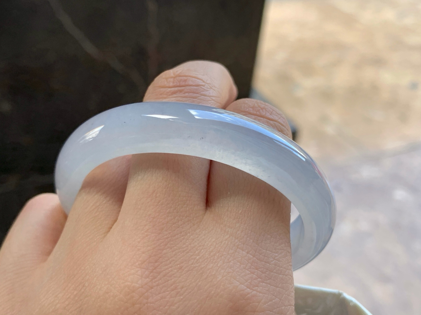 53-11.5-6.9

冰种贵妃手镯^_^冰透 正圈51可以带