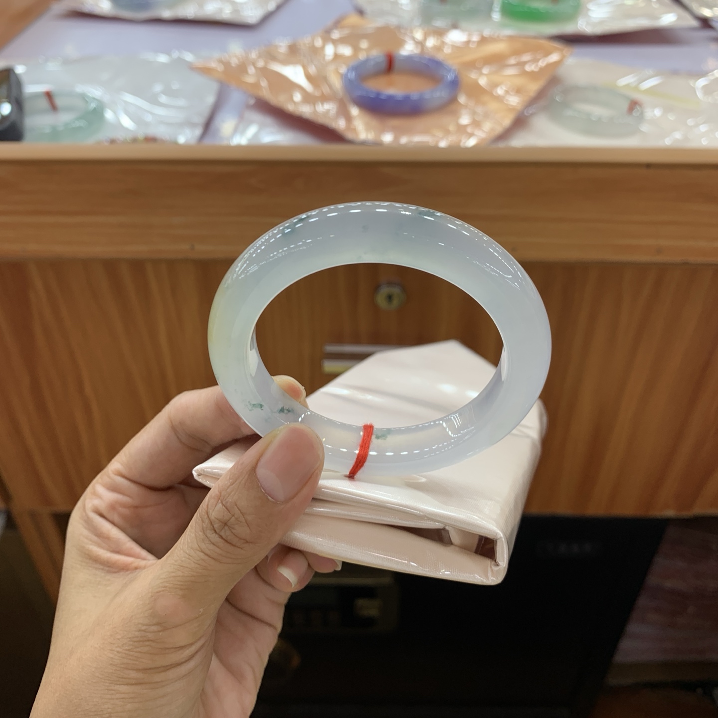 051327WJ 黄翡飘花正圈翡翠手镯 55-11.5-9.4
