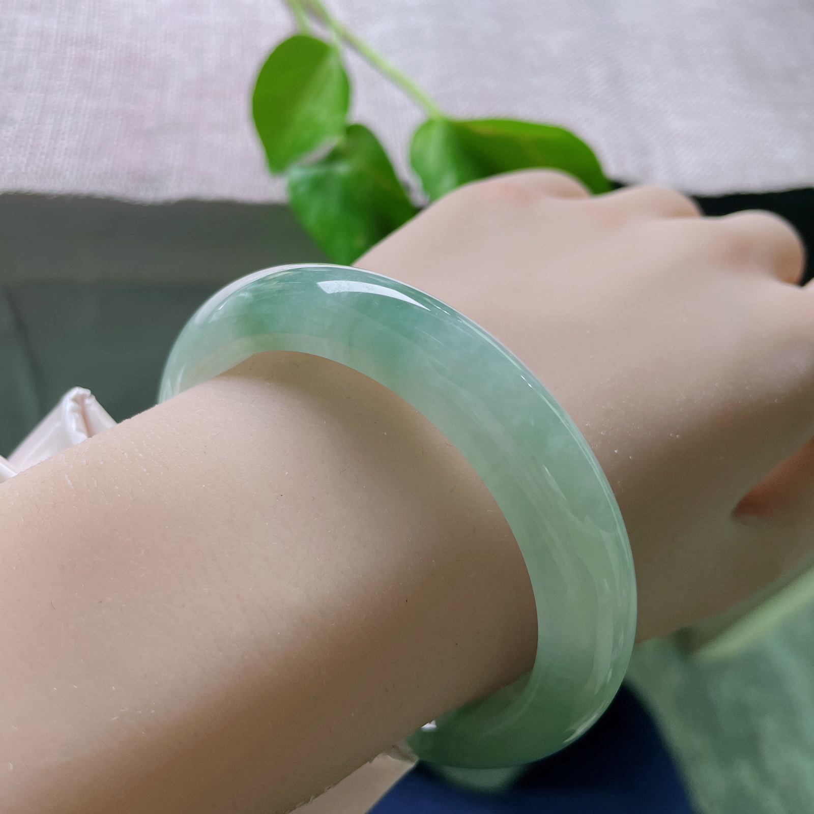 56.2/12/8.6绿底正圈，水润细腻，悠悠的云里有淡淡的诗，贵气，ss52286a..