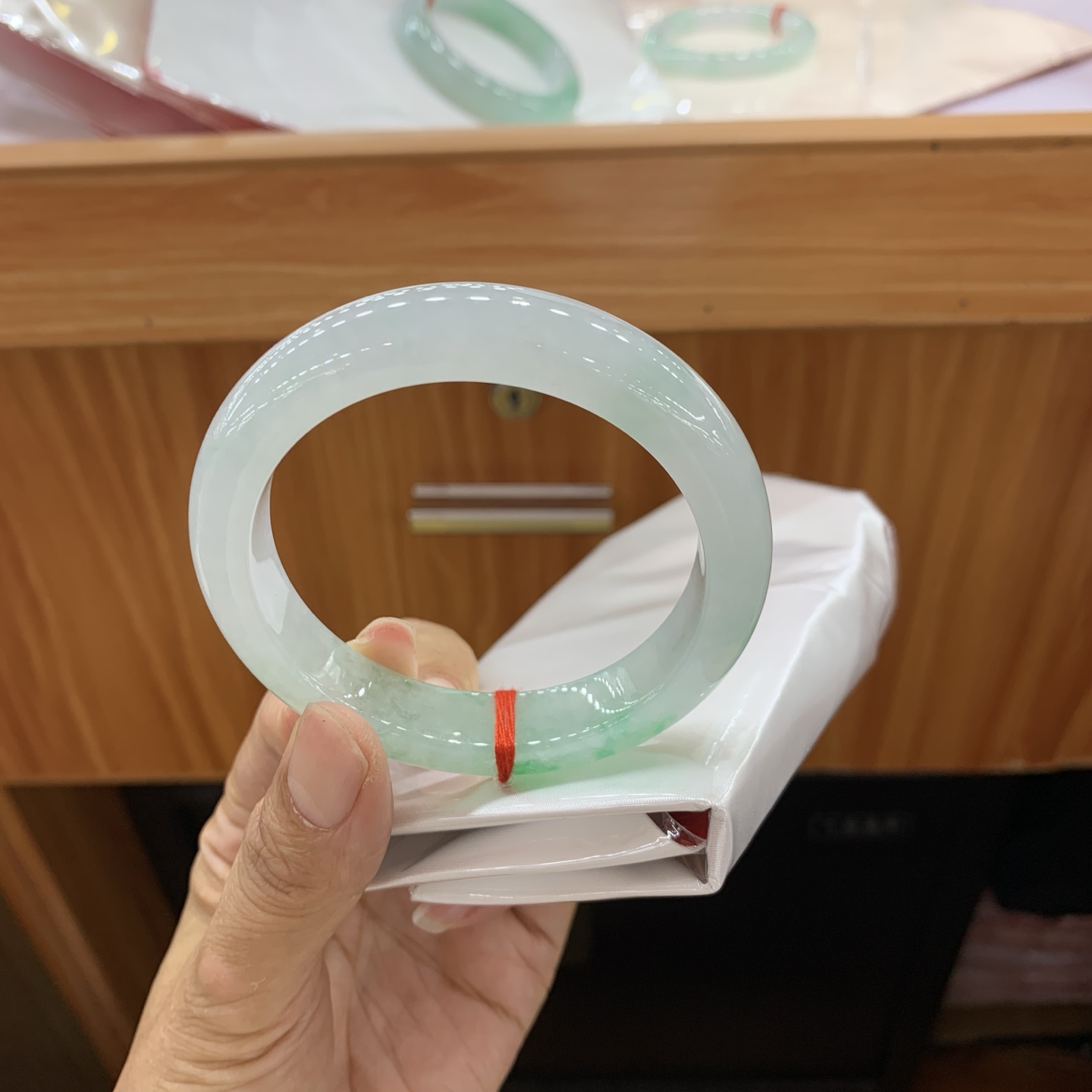 飘绿正圈翡翠手镯 57.3-12.2-8.9