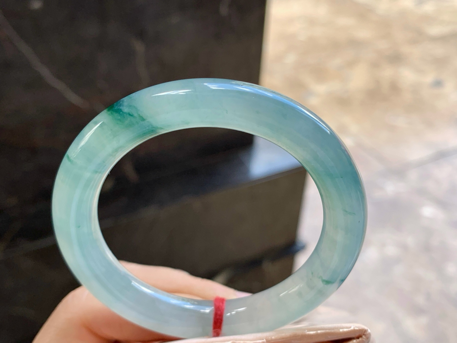 53-9.8

飘花圆条手镯^_^鲜艳