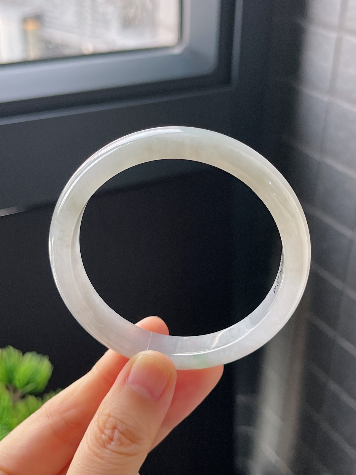 正圈55.8圈口，翡翠冰糯种白色手镯