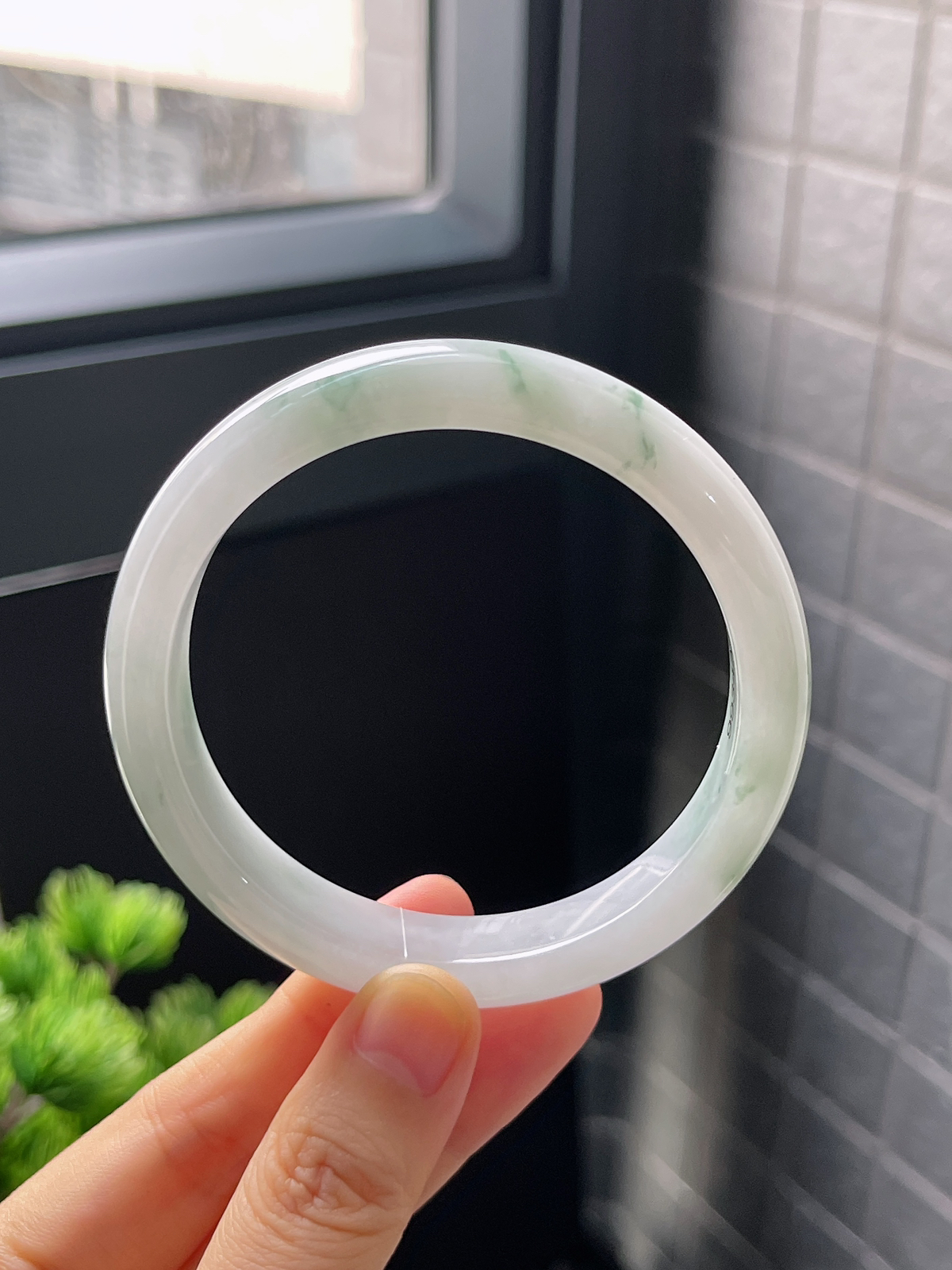 正圈58.3圈口，翡翠糯化种飘绿手镯