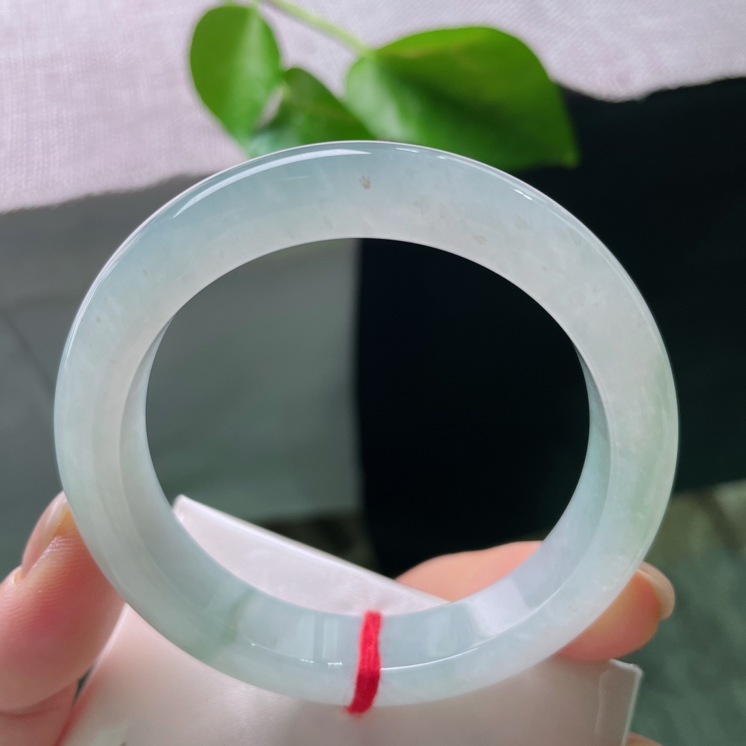 54.6/11.8/8.7，淡绿底正圈，一抹飘花点缀，种老，不争繁花色，独守满绿清欢。无裂，ss57466a
