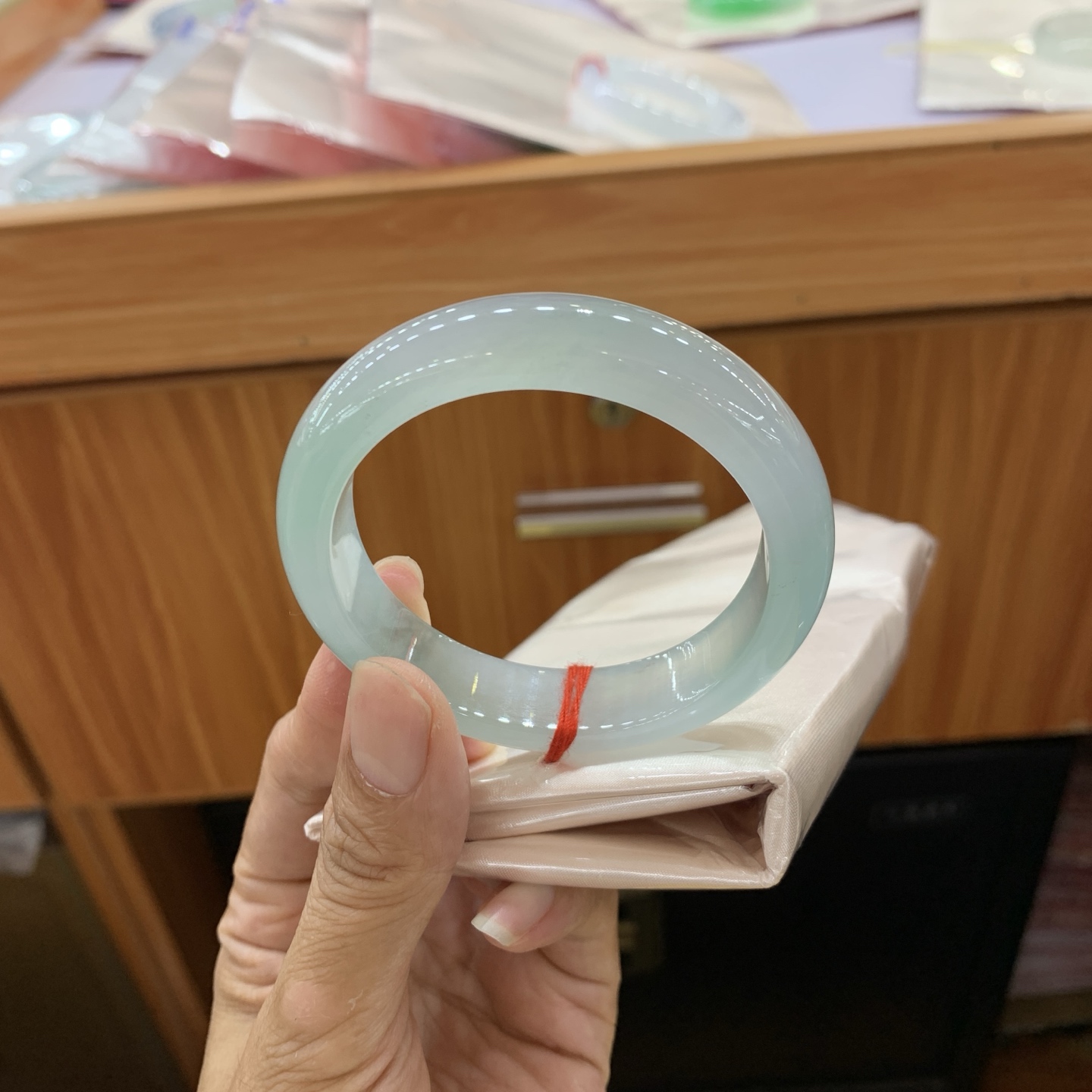 冰绿正圈翡翠手镯 53.2-12.5-7.7