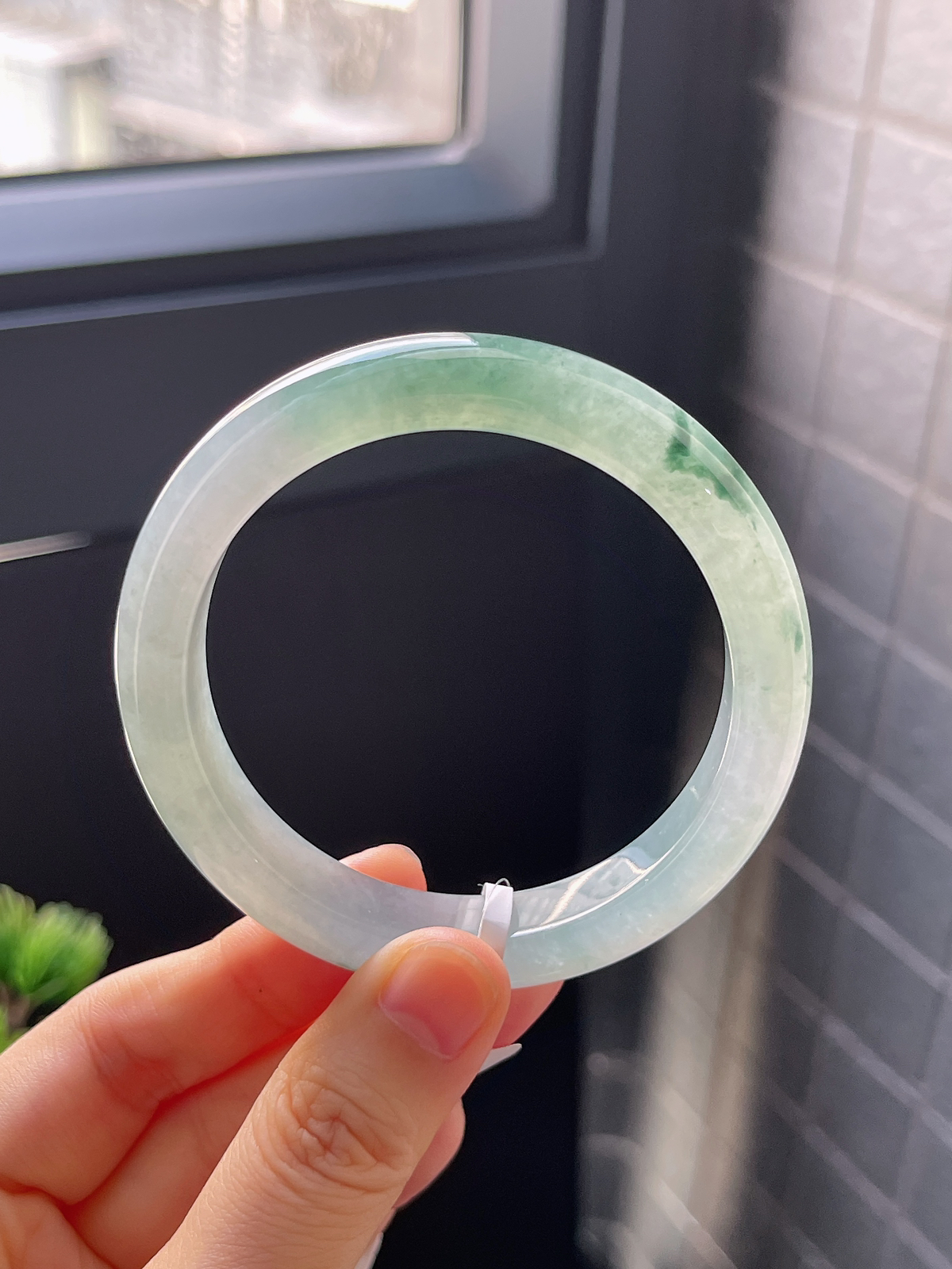 正圈55.3圈口，翡翠冰糯种飘绿手镯