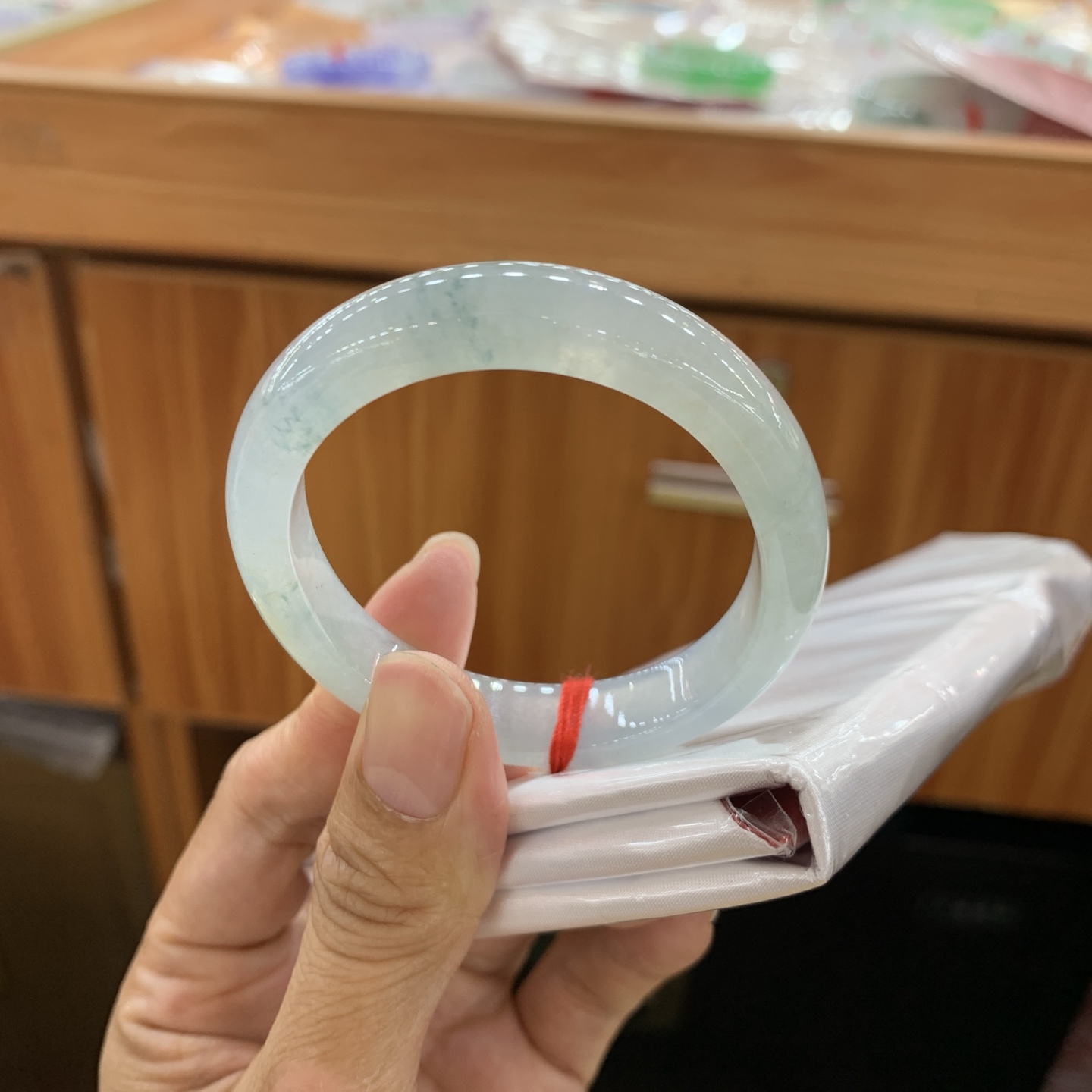 051310FN 飘花贵妃翡翠手镯 53-47-10-7
