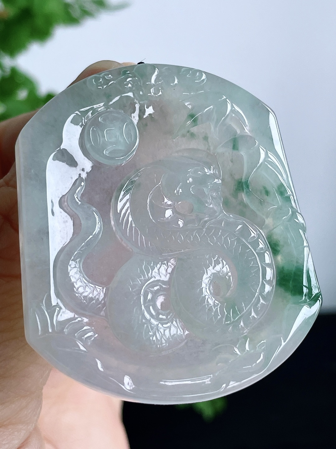 糯冰飘花生肖蛇牌吊坠 无裂, 性比高 尺寸48.3-42-5.4 重量25克