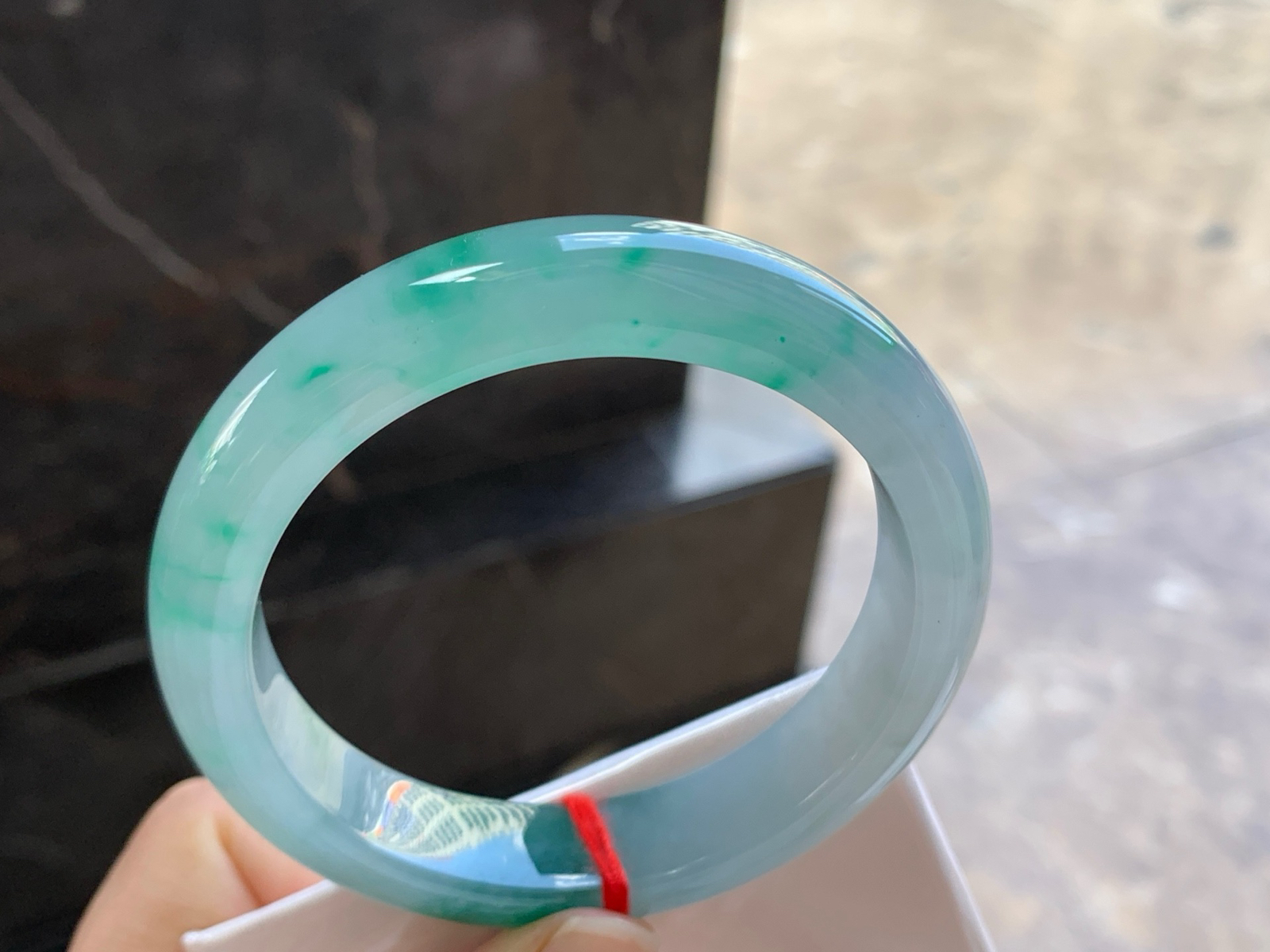 58.5-13.2-9.1

绿花手镯^_^玉质温润 水润细腻