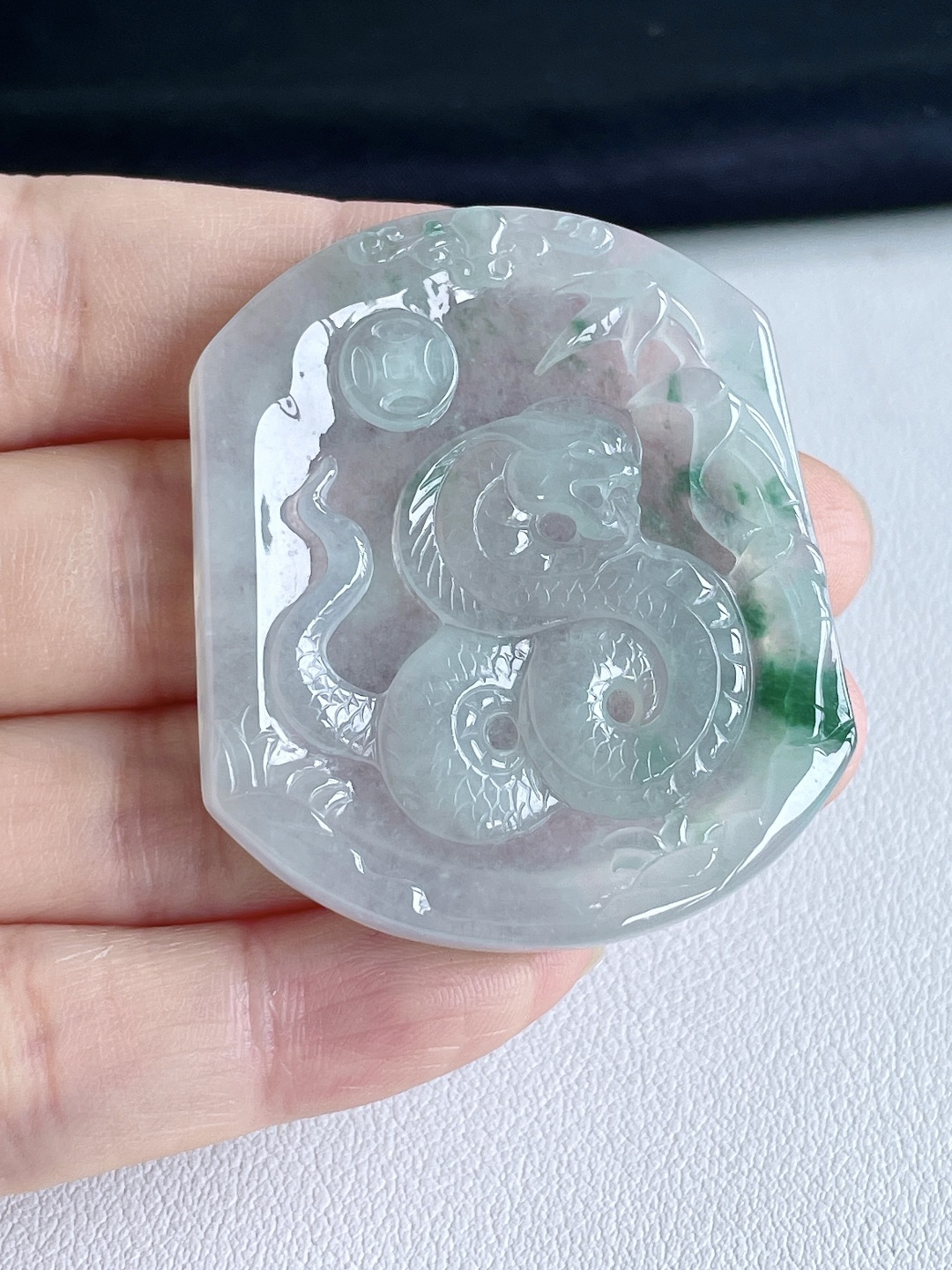 糯冰飘花生肖蛇牌吊坠 无裂, 性比高 尺寸48.3-42-5.4 重量25克