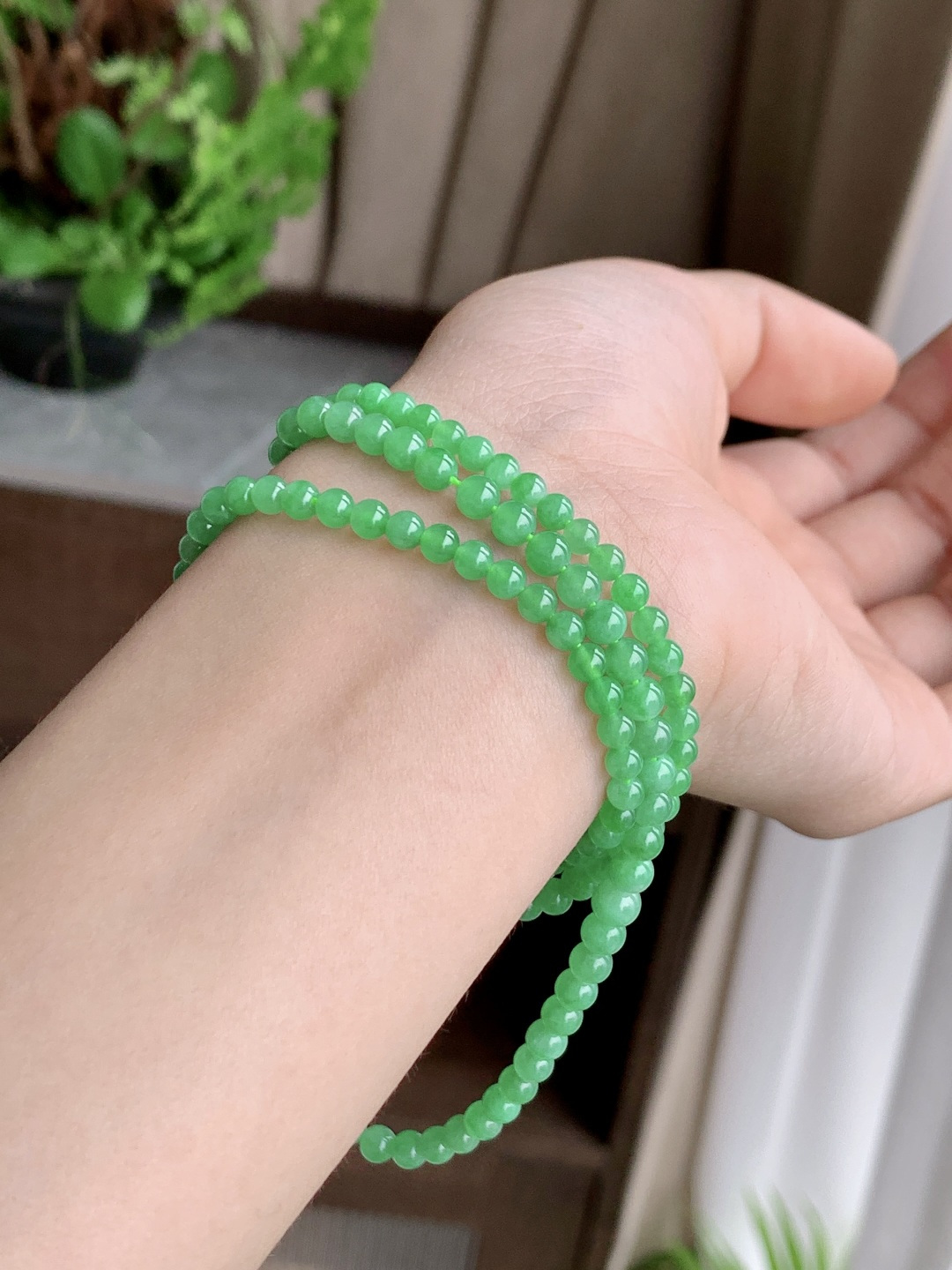 冰阳绿珠链满绿圆珠子珠链 说明 性比高 满色 尺寸4-3.3mm，30cm 重量17克 不议