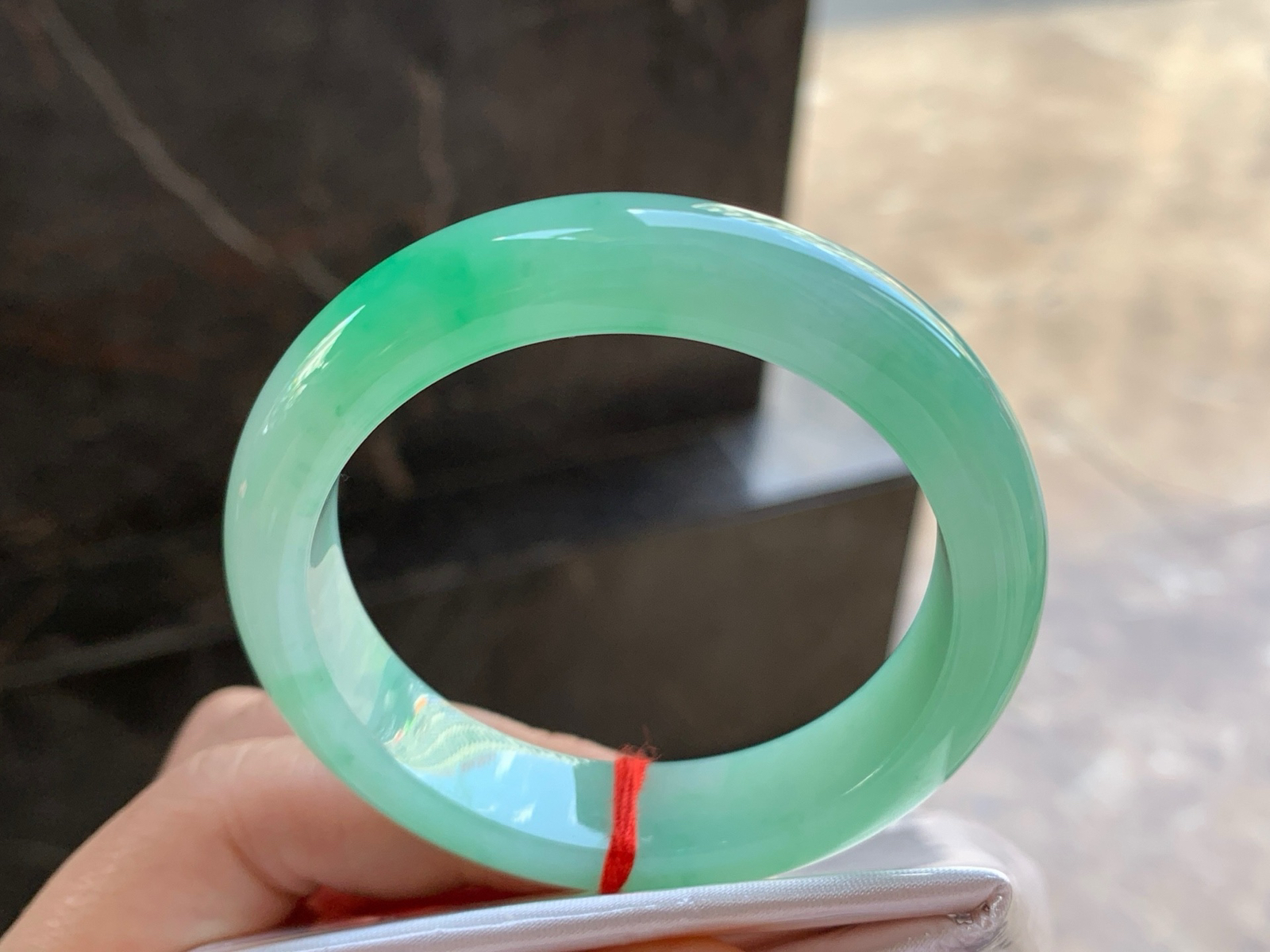 50.5-12.3-8

晴绿手镯^_^细腻