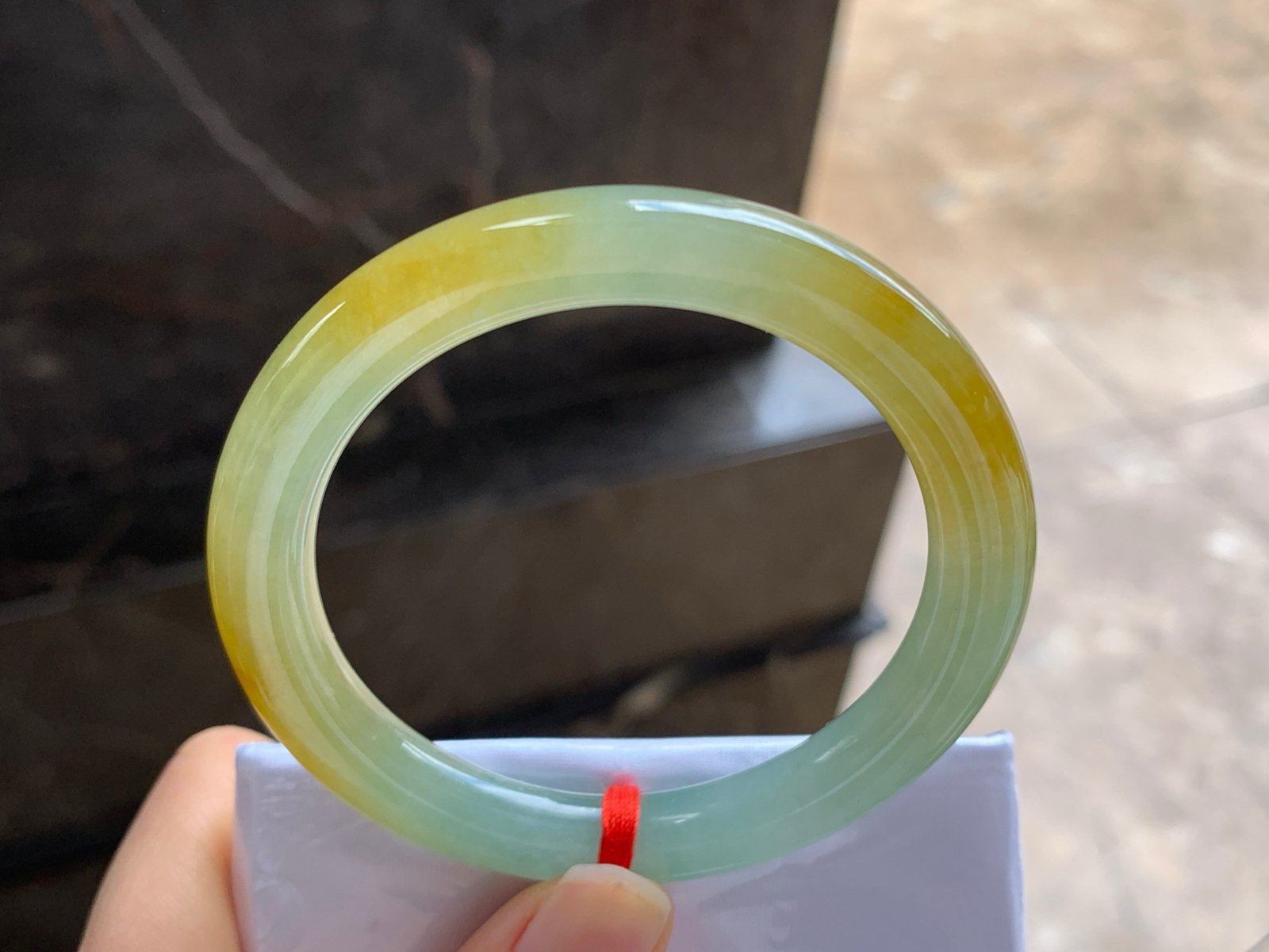 52-8.7

黄翡圆条手镯^_^鲜艳