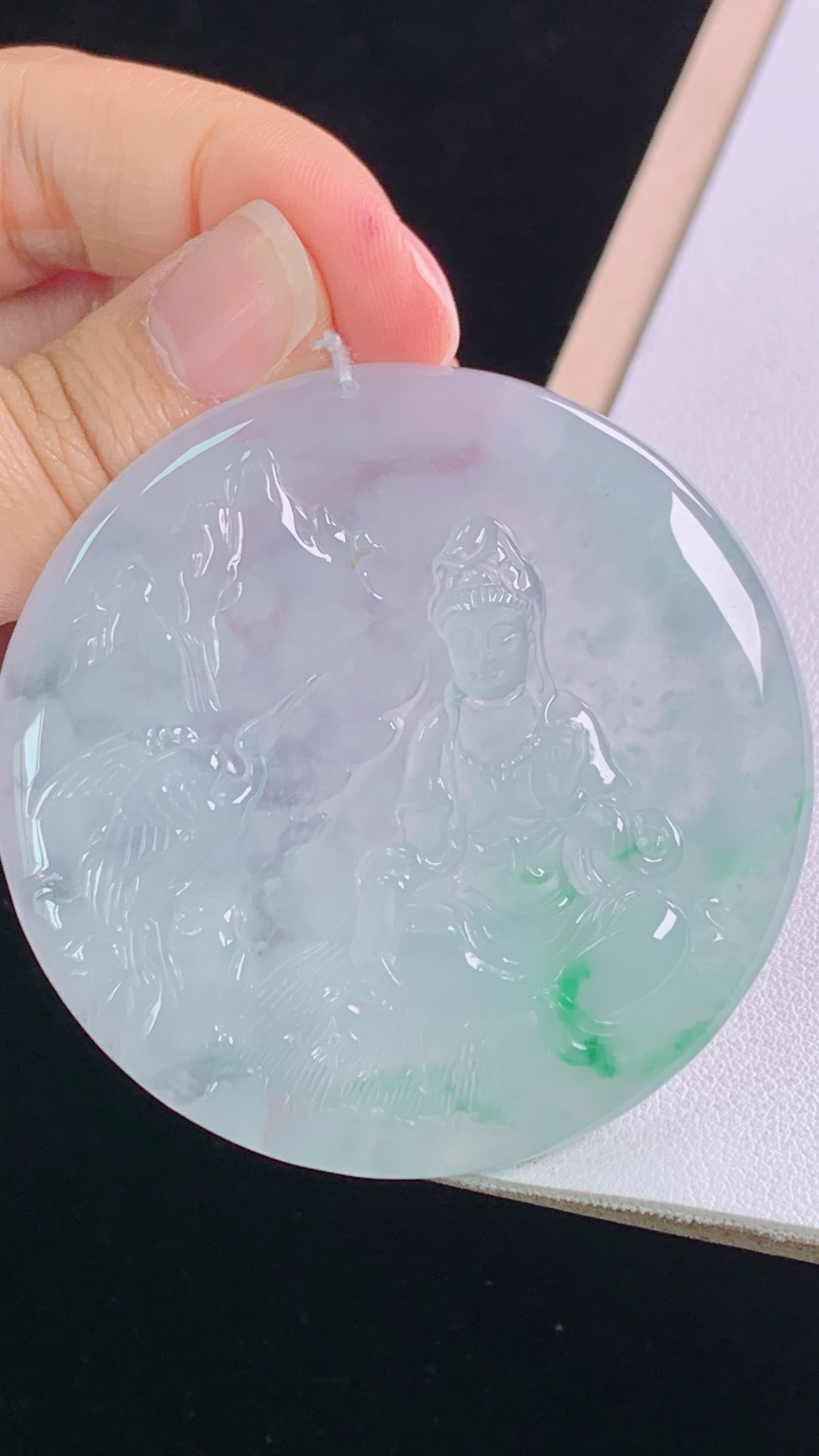 冰飘花观音花色灵动，水润荧光，无裂，尺寸:56.1-10