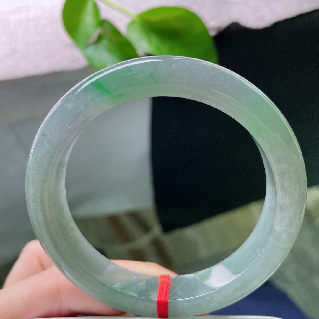 58.6/12.5/8.6，油青正圈，一抹飘翠点缀，油润细腻，种老，沉稳贵气，无裂，ss52112a