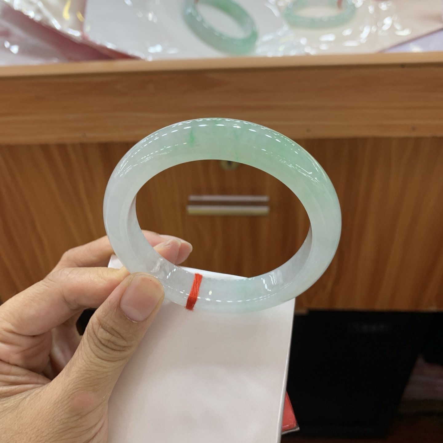 飘绿正圈翡翠手镯 57.3-12.2-8.9