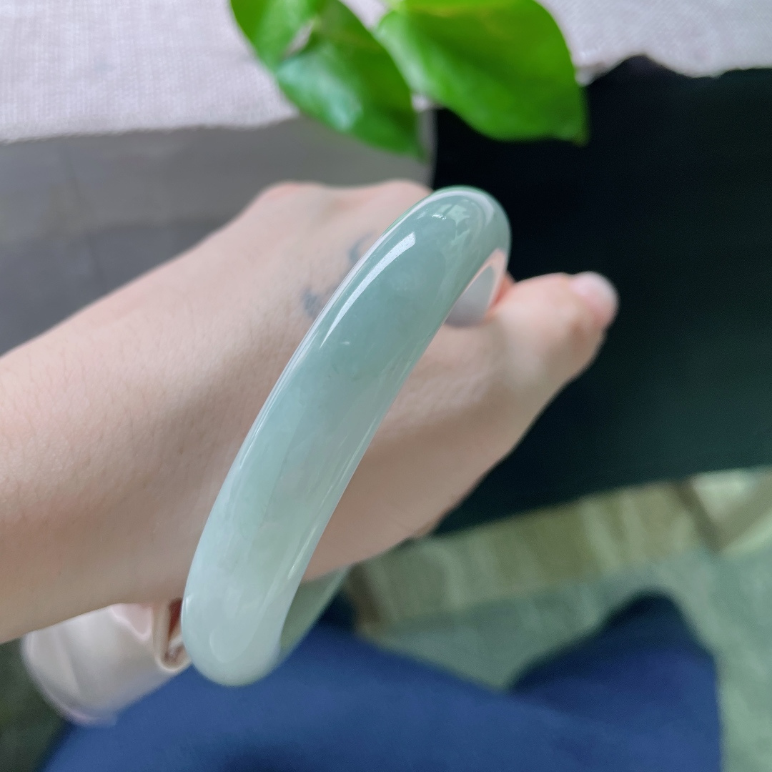 淡绿底正圈，清雅气质，大圈口，料子细腻，温润，有纹，ss52131a