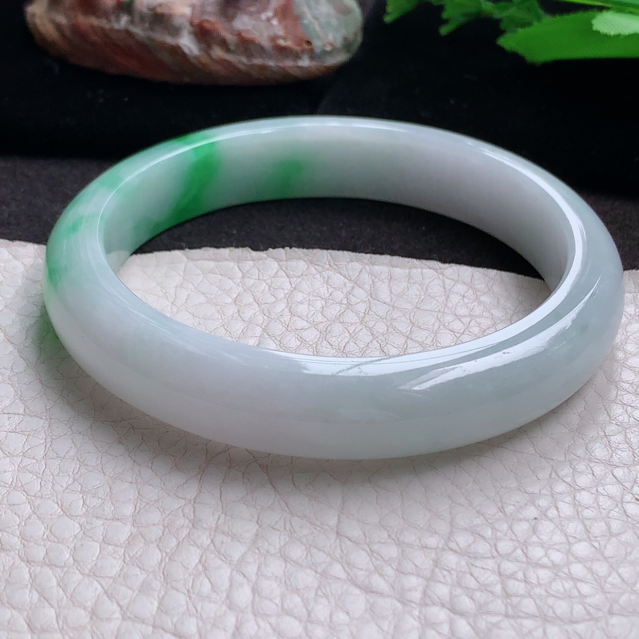 yh大圈口62*12.6*8.5白底青平安镯 缅甸翡翠a货玉手镯飘阳绿正圈玉手环