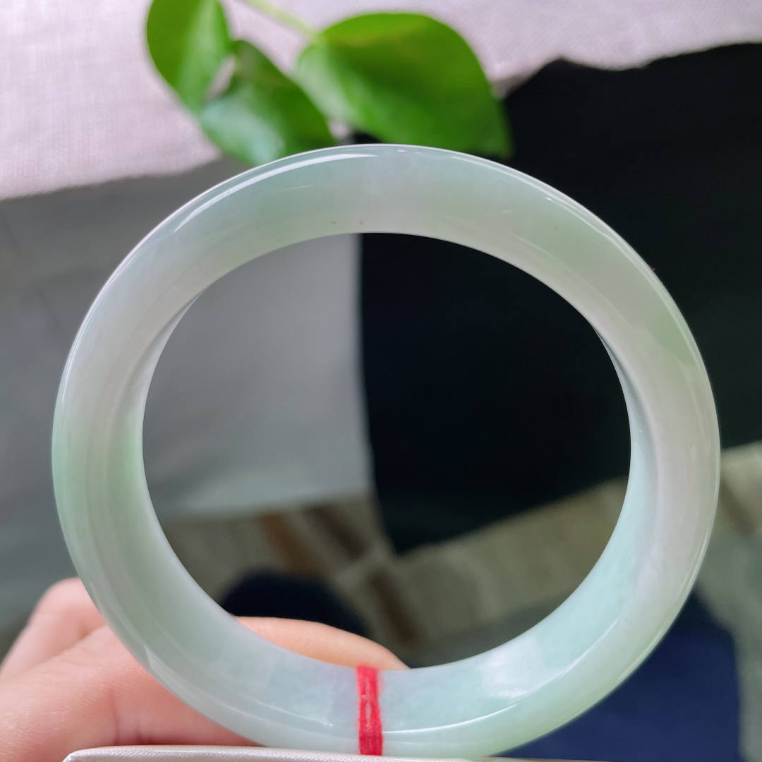 淡绿底正圈，水头好，质地温润细腻，干净，清秀，有纹，ss52248a