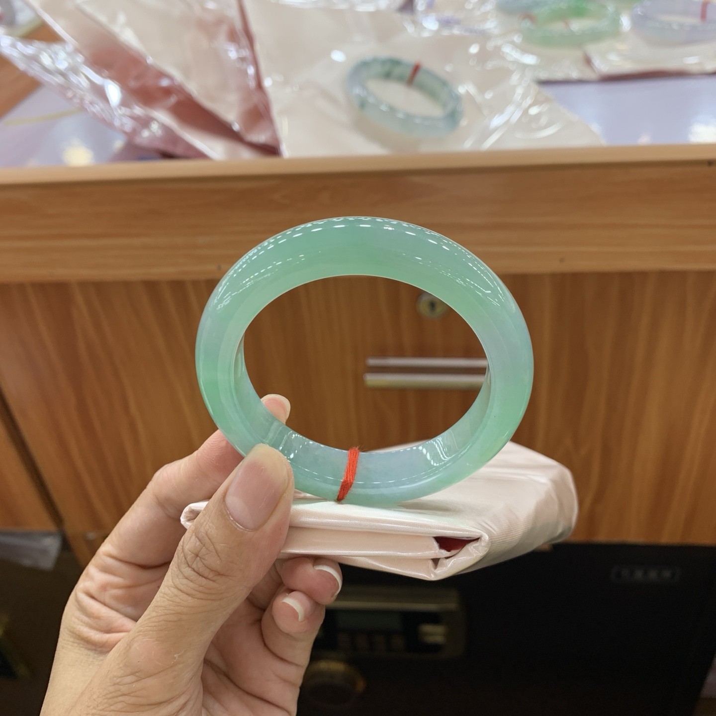 051352WJ 满绿正圈翡翠手镯 55-12-9.3