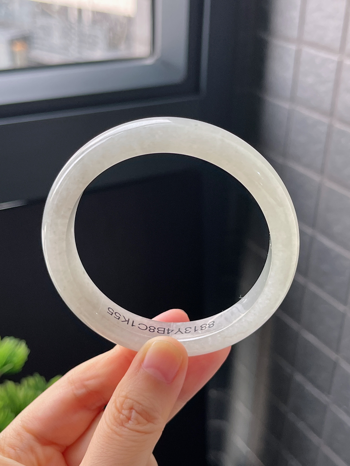 正圈58圈口，翡翠冰糯种白色手镯