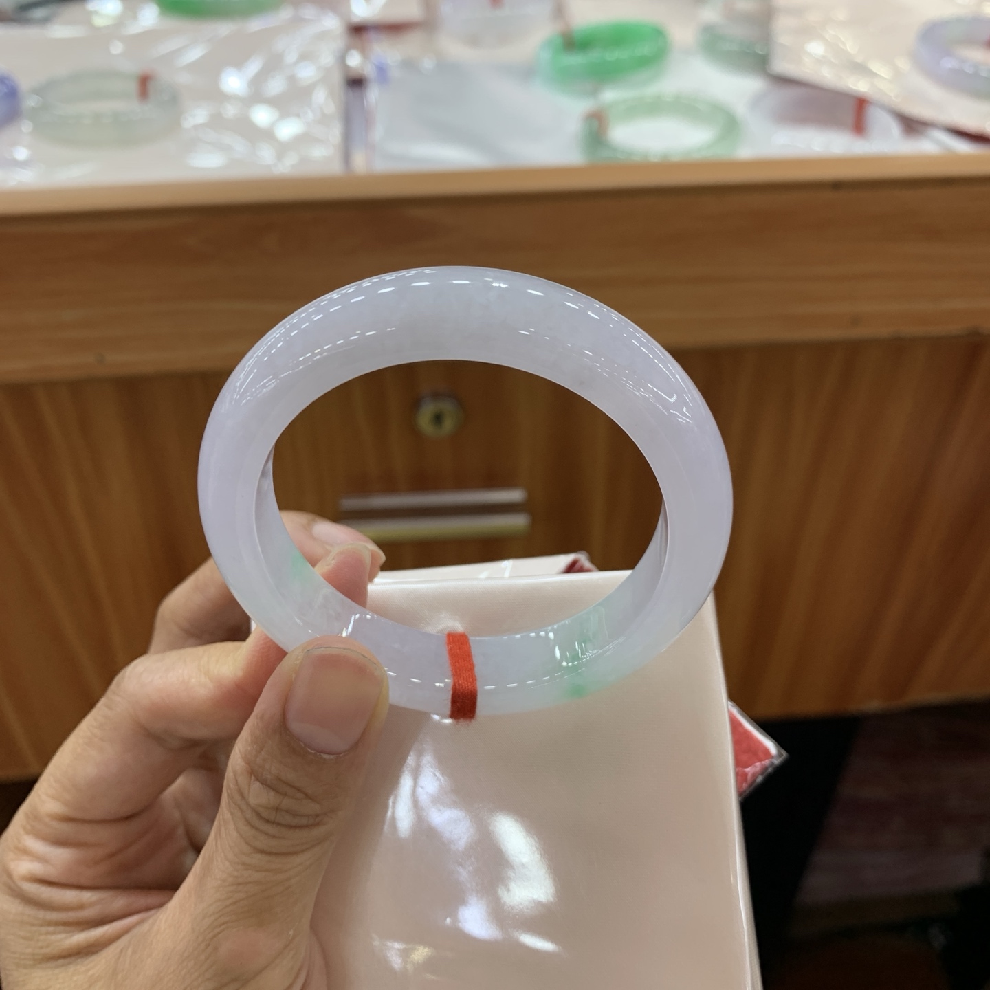 飘绿正圈翡翠手镯 52.8-12-8.4