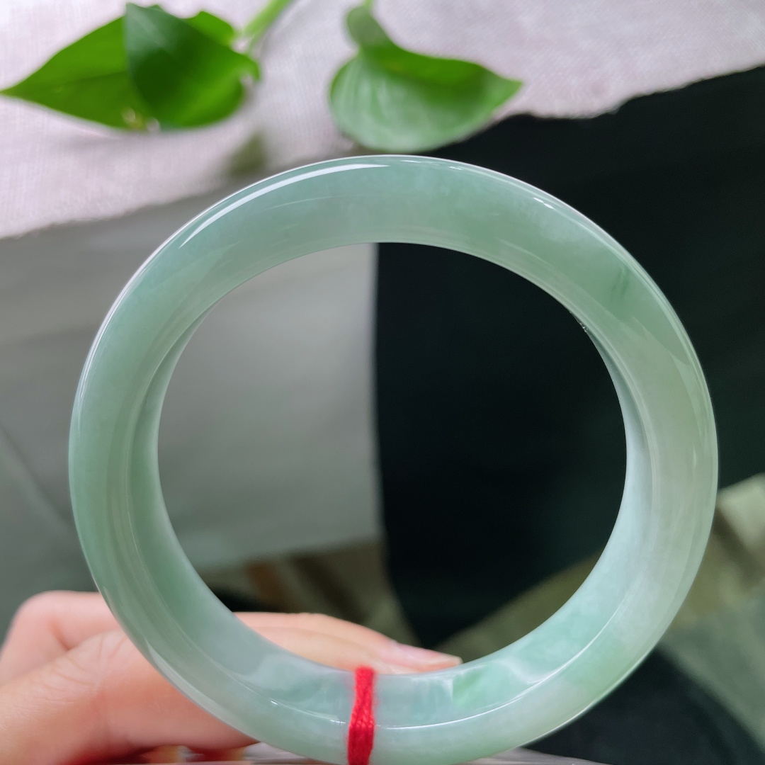 58/12.7/8.6蓝底正圈，蓝底生韵，玉质温柔，低调又显贵，越戴越有味道。有纹，ss49864a