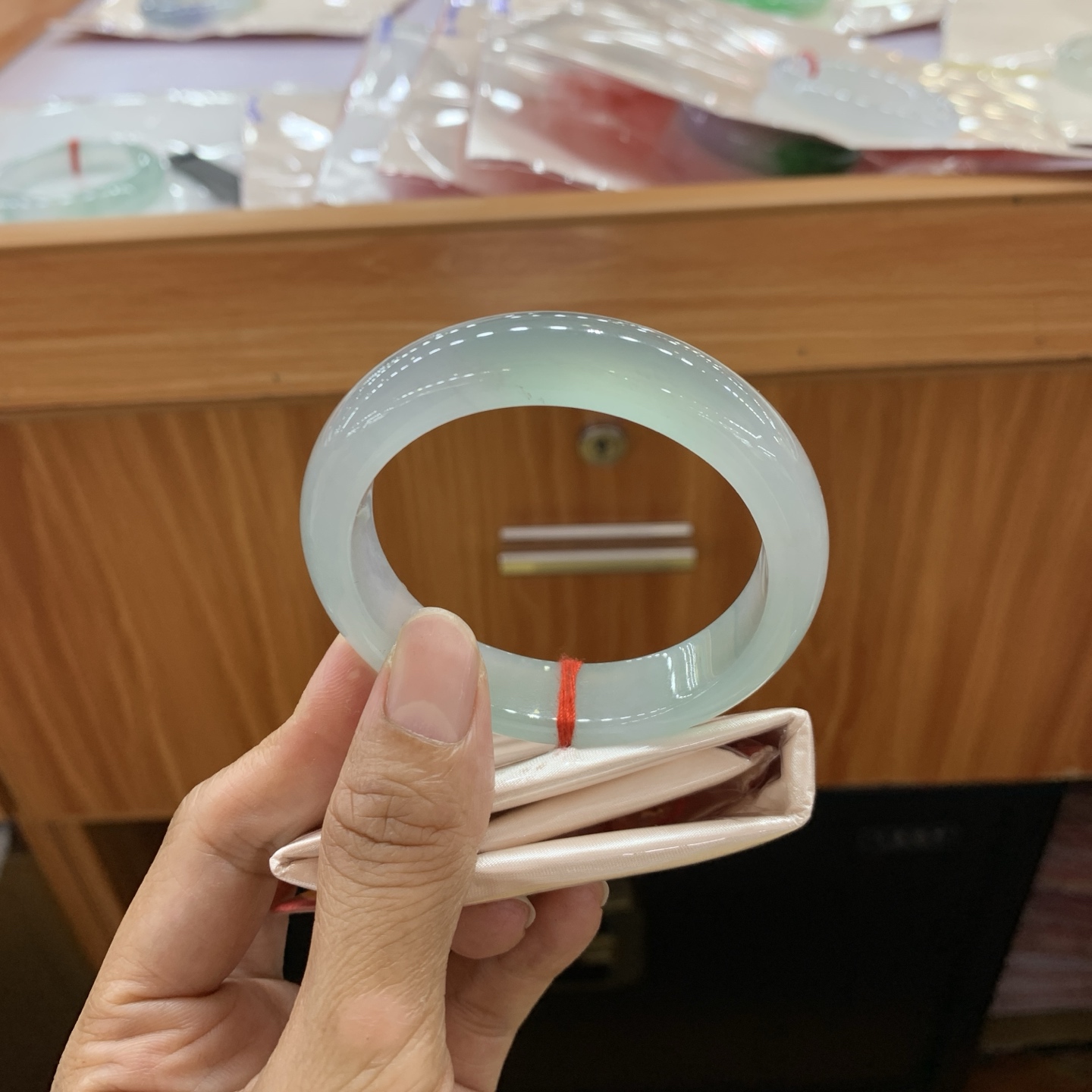 冰绿正圈翡翠手镯 53.2-12.5-7.7