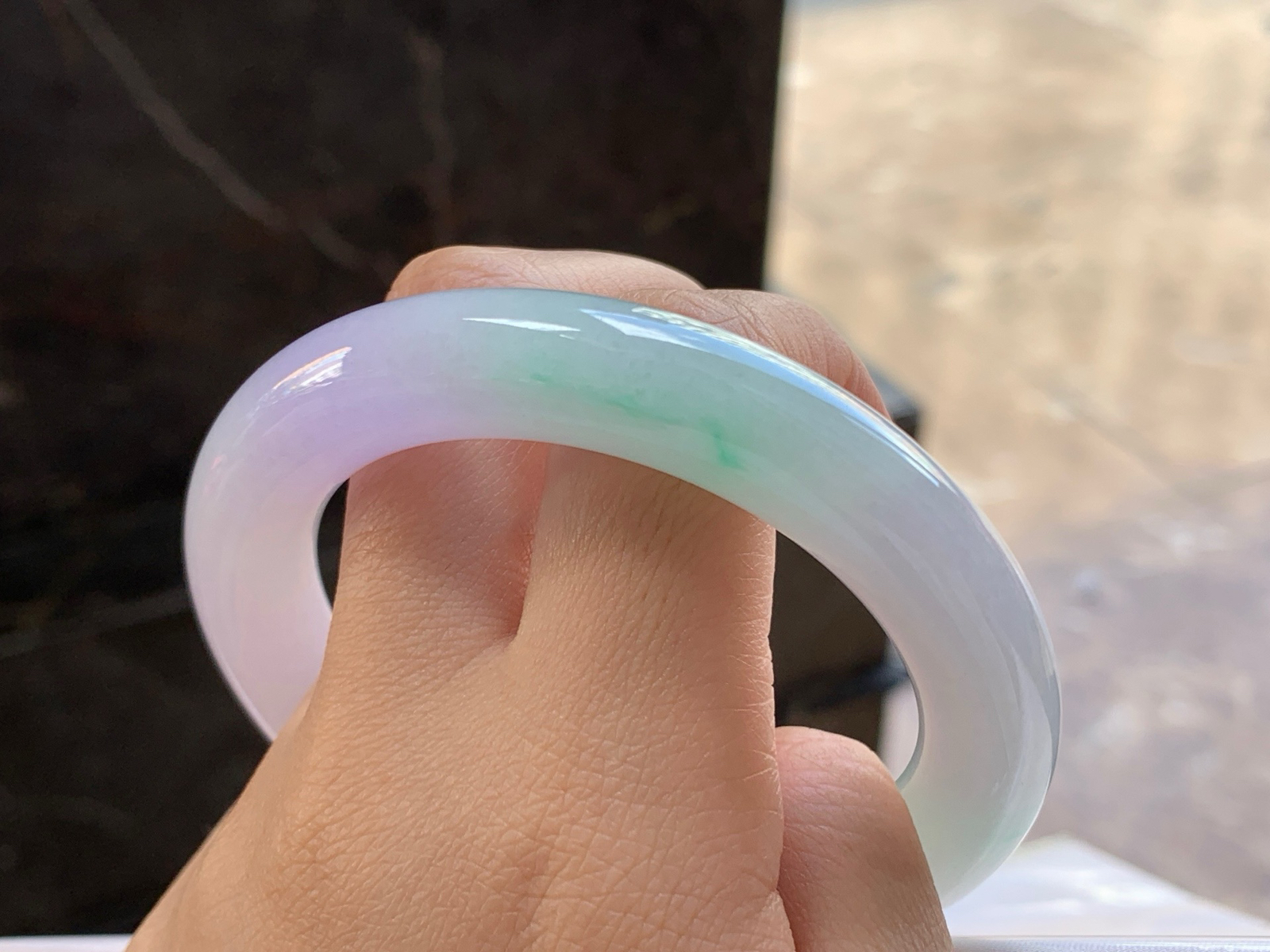 56-11.5

春带彩圆条手镯^_^玉质温润