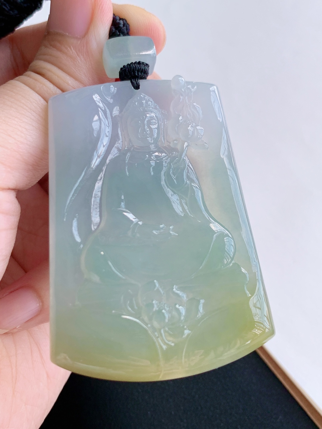 ️ 冰黄翡底观音吊坠，温润柔和，持莲观音，寓意慈悲吉祥 自然光拍摄
