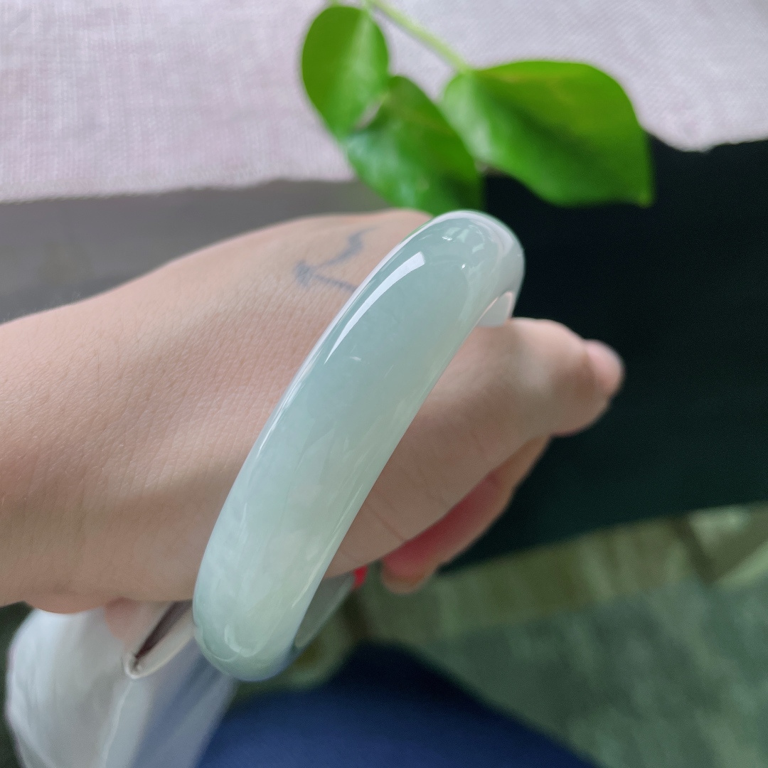 55/13.1/8.3，冰晴底正圈，温润如玉，凝霜如雪，种老，清透泛光，无裂，ss52458a