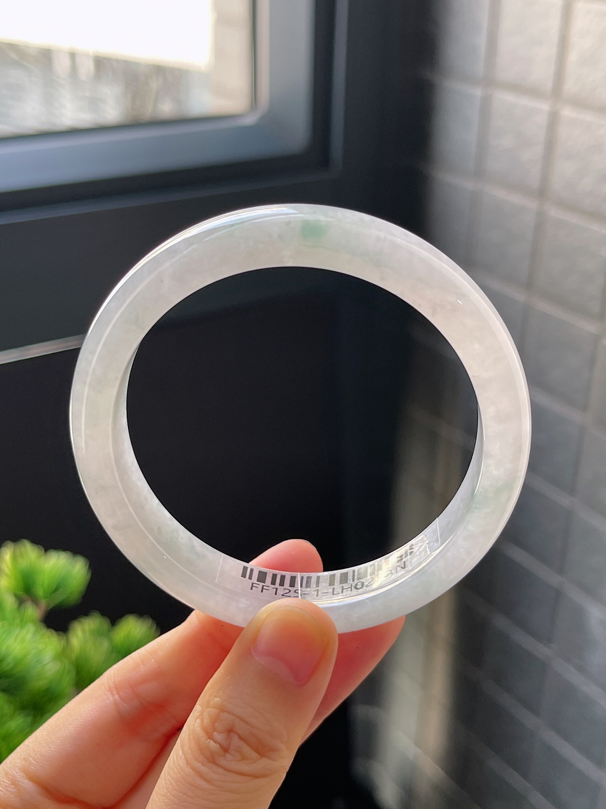 正圈56.6圈口，翡翠冰糯种白色手镯