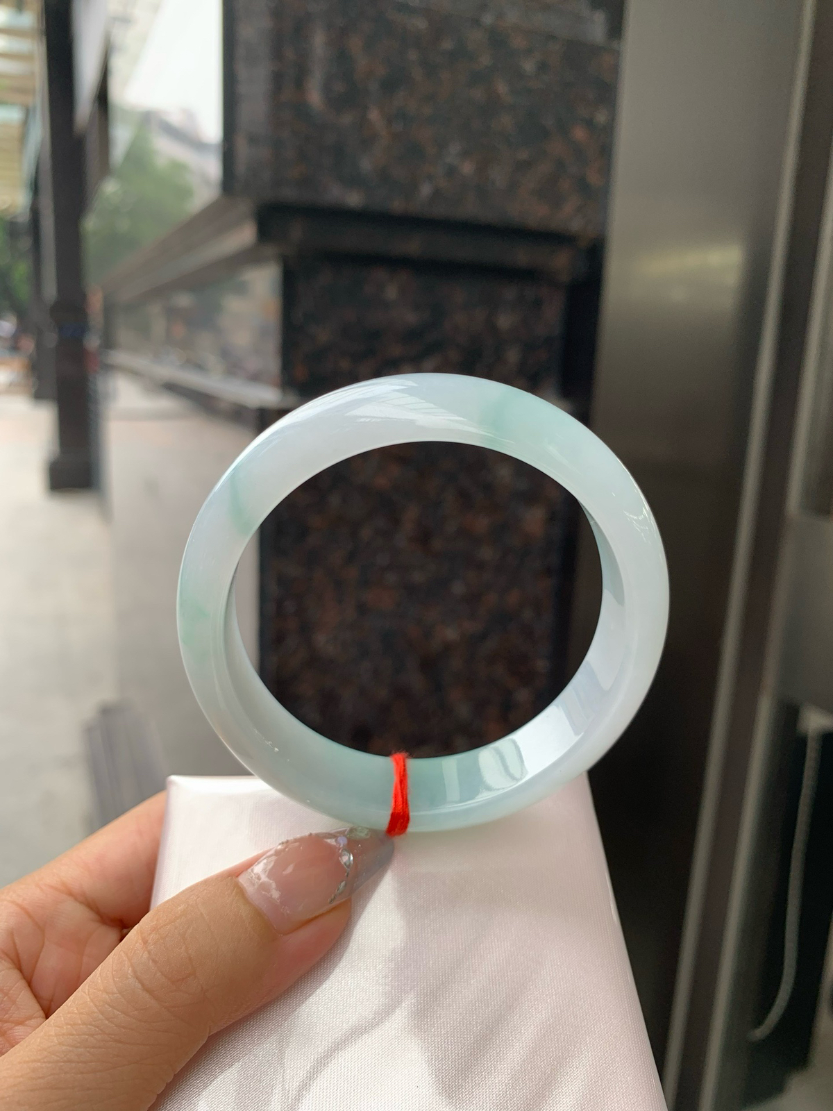瓜皮绿正圈
58.5-7.4-14.6
底妆水润细腻，半山半水天然意境，自带江南烟雨滤镜，半圈瓜绿，过渡自然，像被大自然晕染过，低调高级..