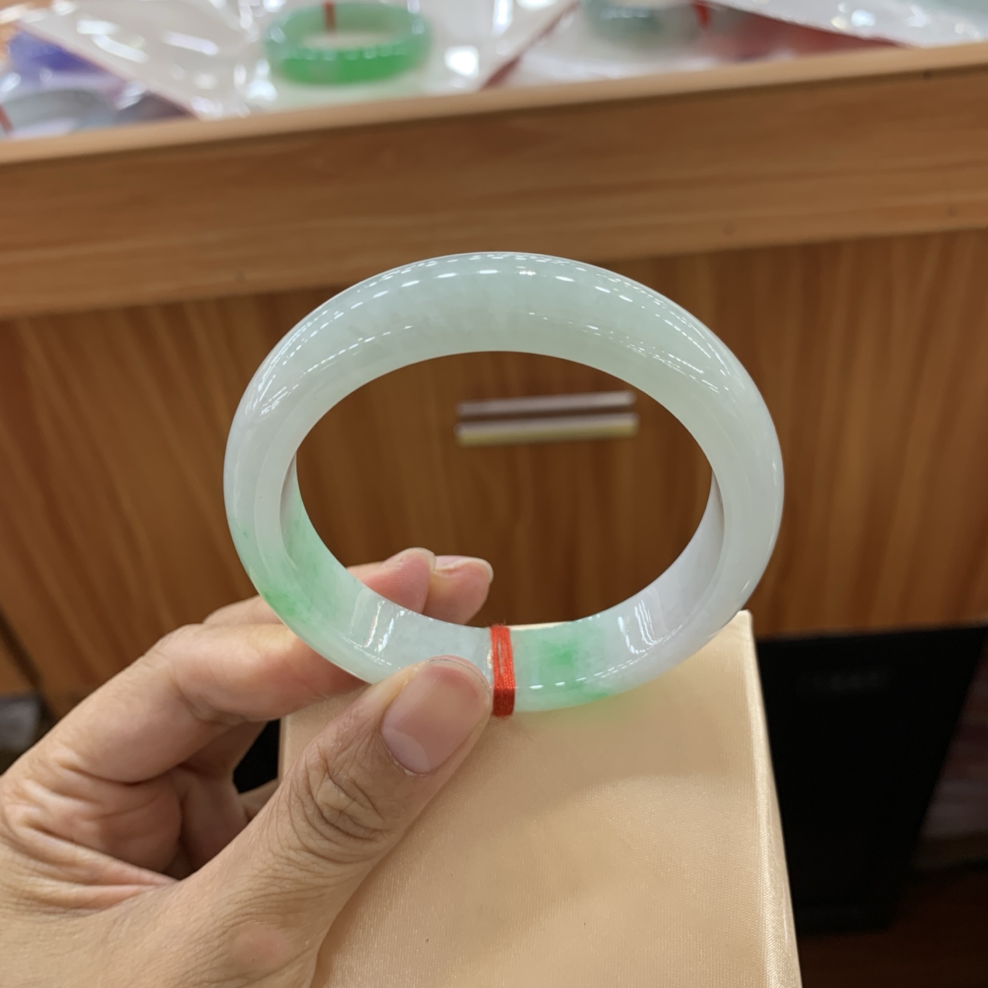 飘绿正圈翡翠手镯 56.7-13.3-8