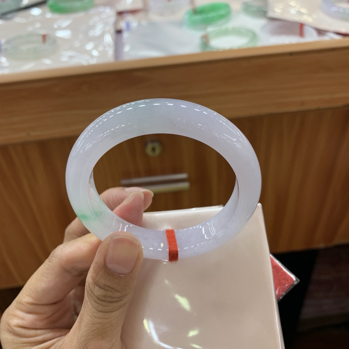 飘绿正圈翡翠手镯 52.8-12-8.4