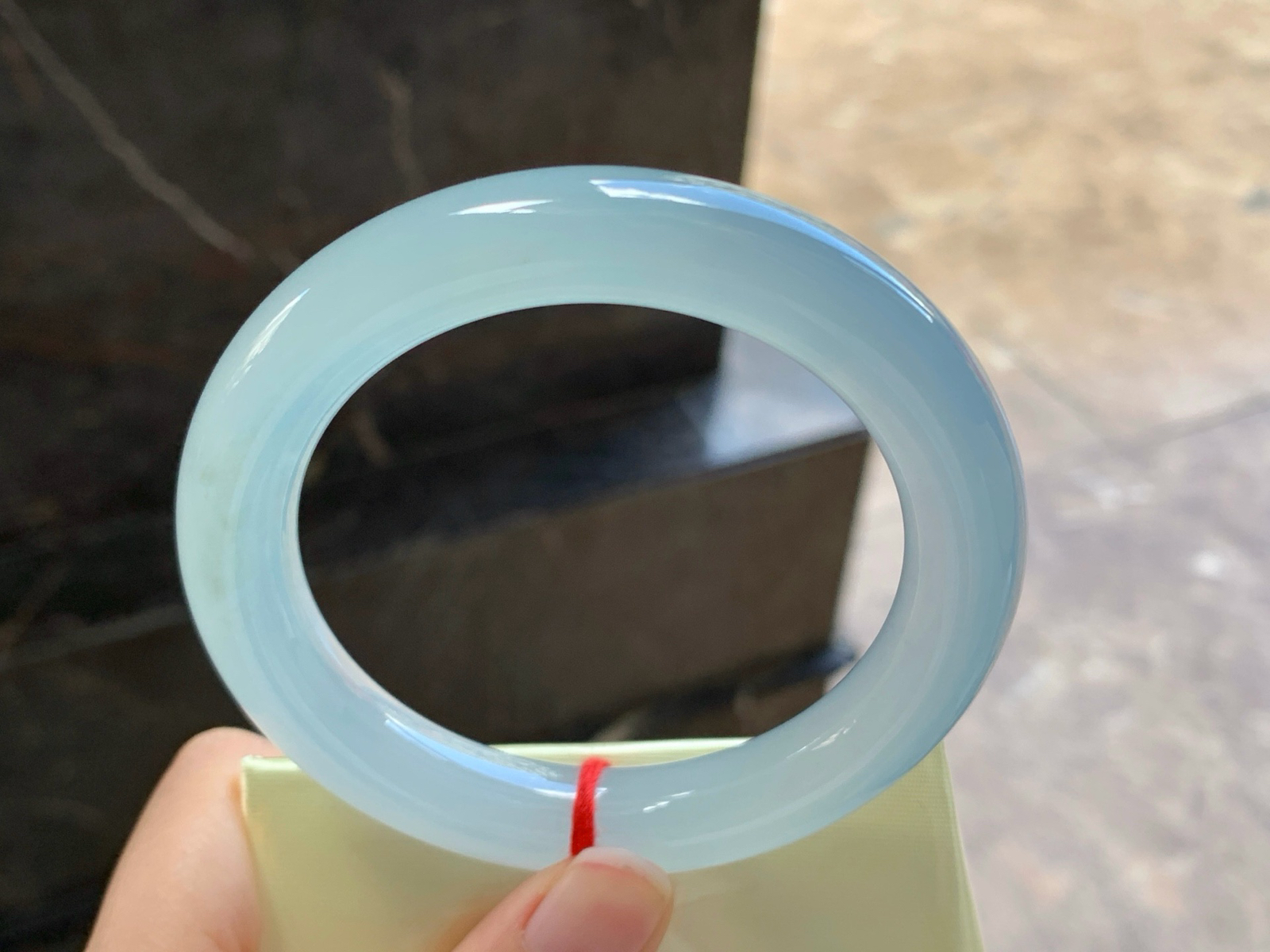 57-11.5

冰蓝圆条手镯^_^种水足