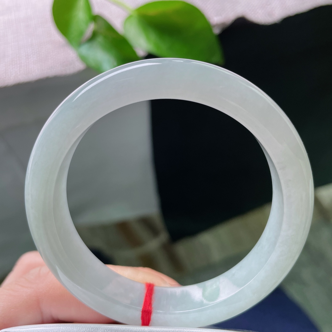 54.8/12.2/8.1，浅绿底正圈，质地水润，干干净净，温柔优雅，晶体，晶体，ss50382a