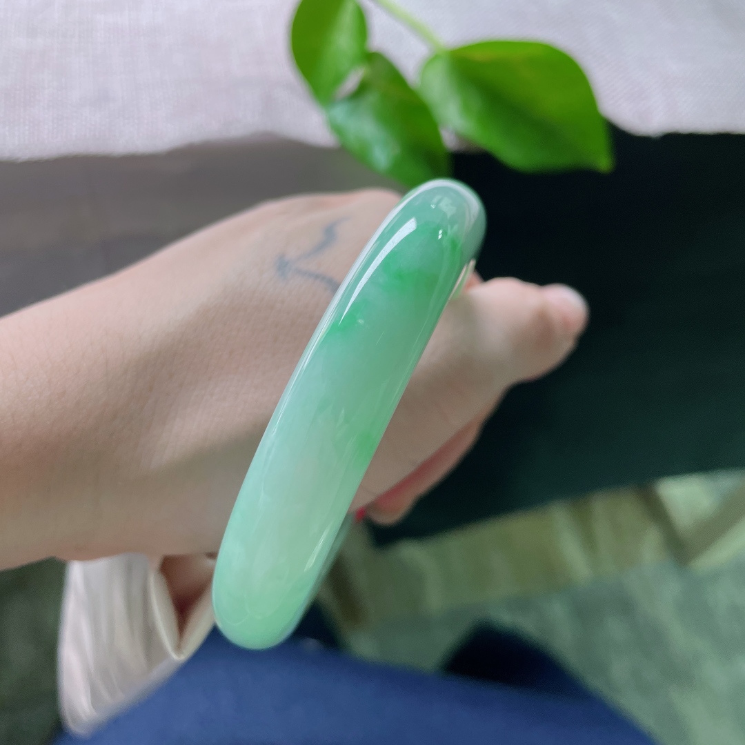 绿底正圈，版型厚装，春天的气息，无处不在，有纹，ss52484a
