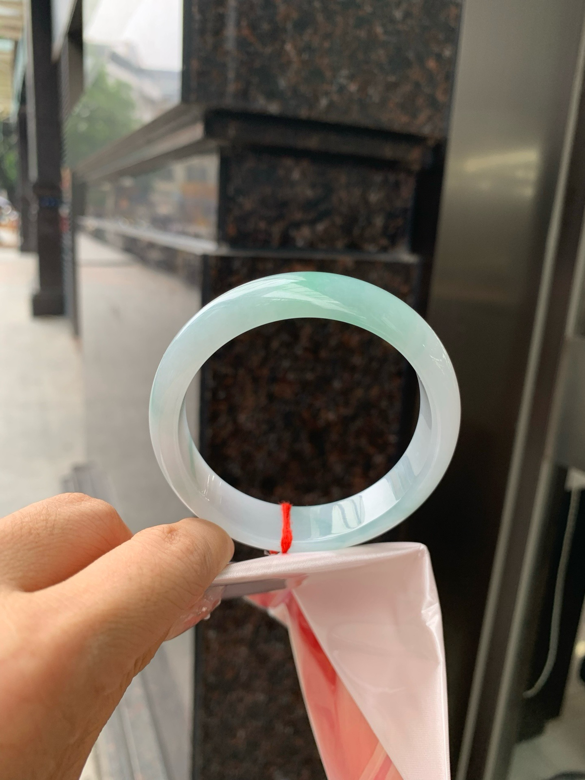 瓜皮绿正圈
58.5-7.4-14.6
底妆水润细腻，半山半水天然意境，自带江南烟雨滤镜，半圈瓜绿，过渡自然，像被大自然晕染过，低调高级..