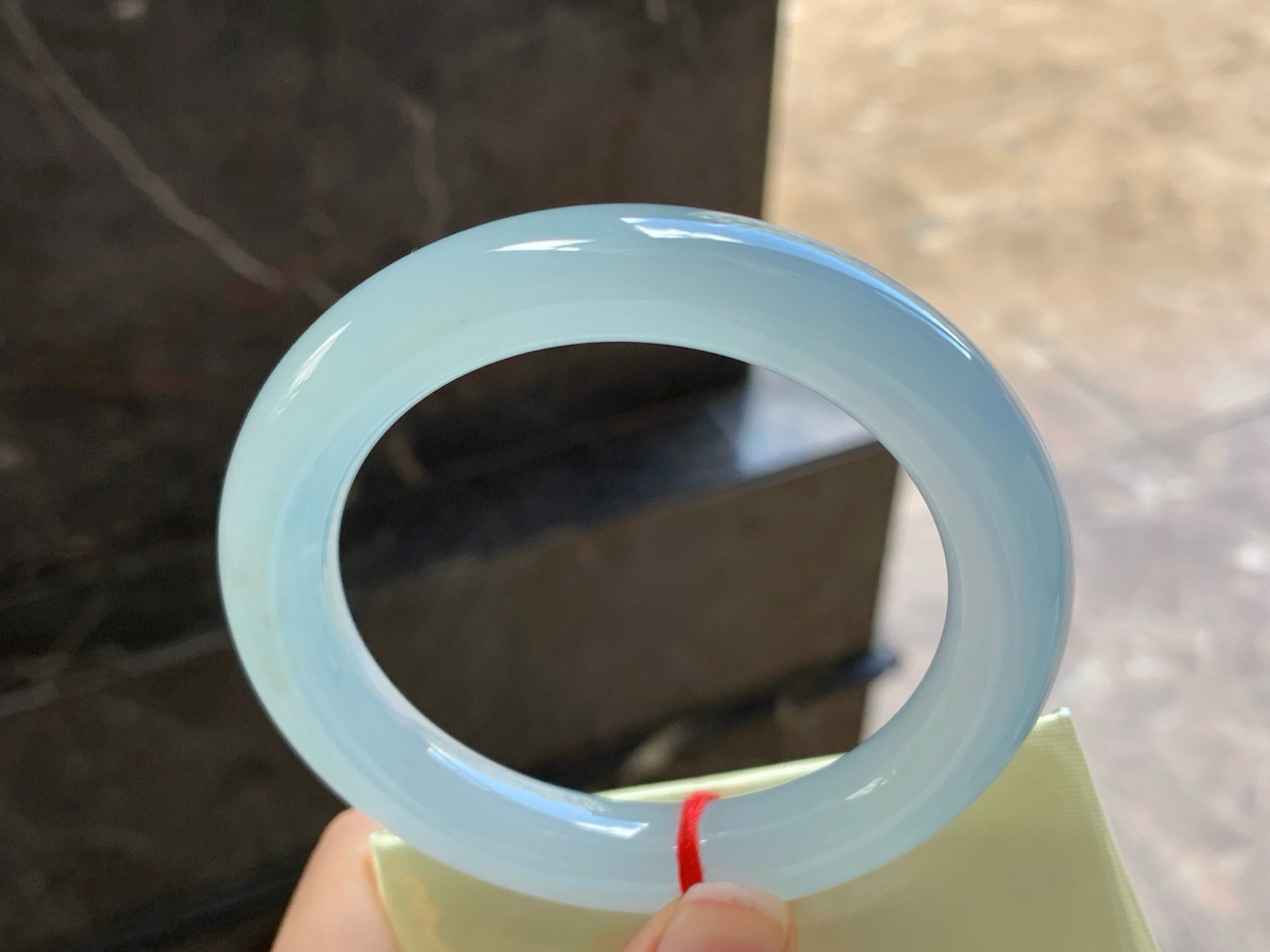 57-11.5

冰蓝圆条手镯^_^种水足