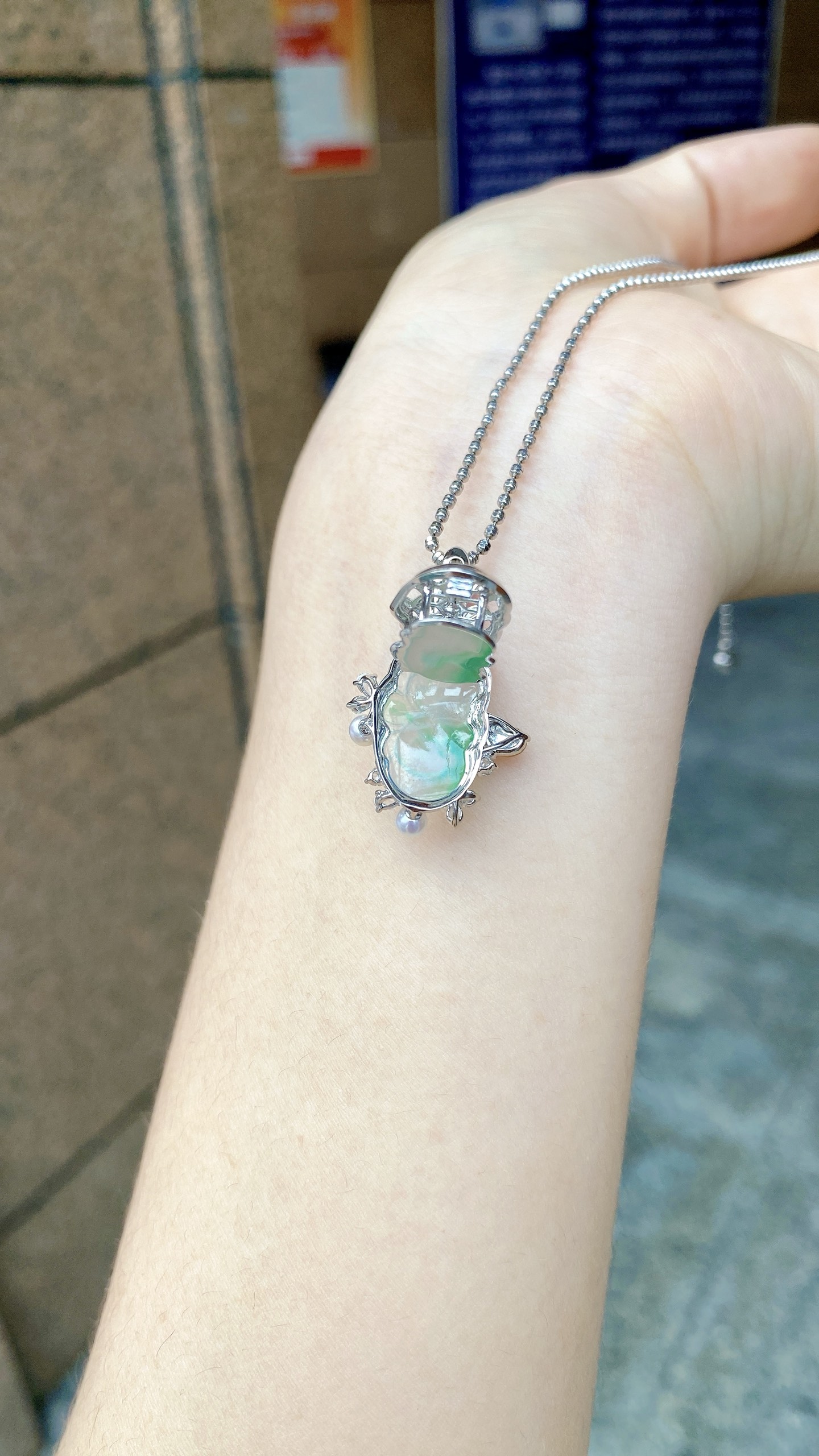 福利：不议 · 代自理加 自然光 · 冰胶飘阳绿花仙子吊坠 18K · 整：28.3*18*8.1mm 裸：15.1*10.7*3.2mm