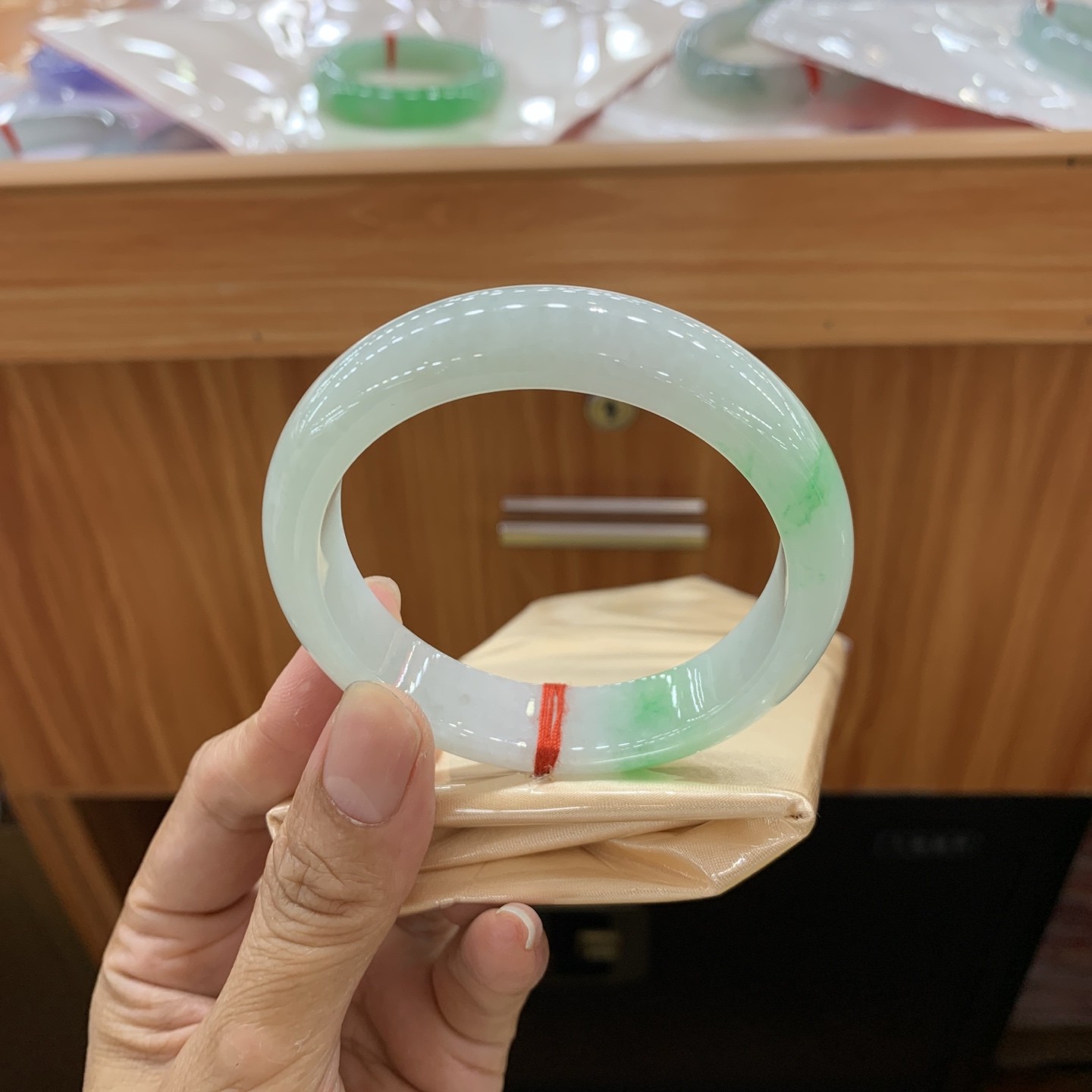 飘绿正圈翡翠手镯 56.7-13.3-8