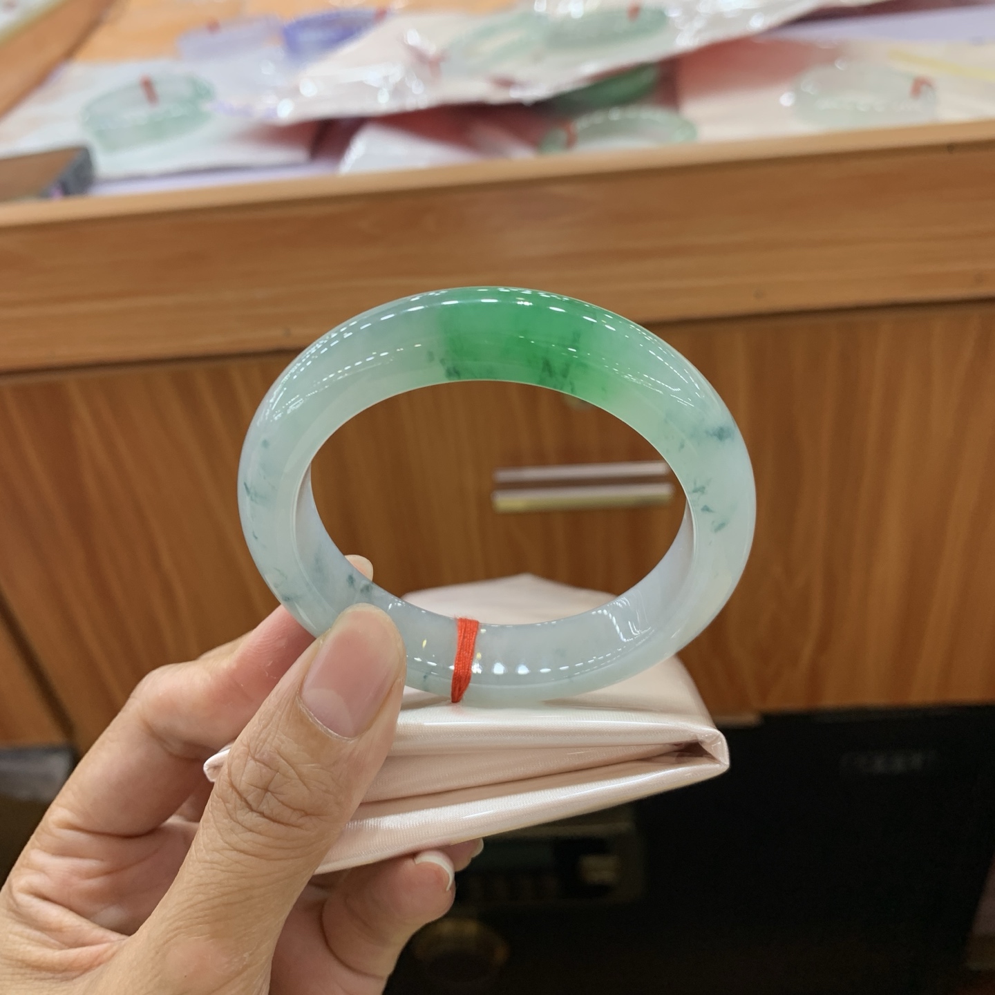 飘绿正圈翡翠手镯 54.6-12.4-9