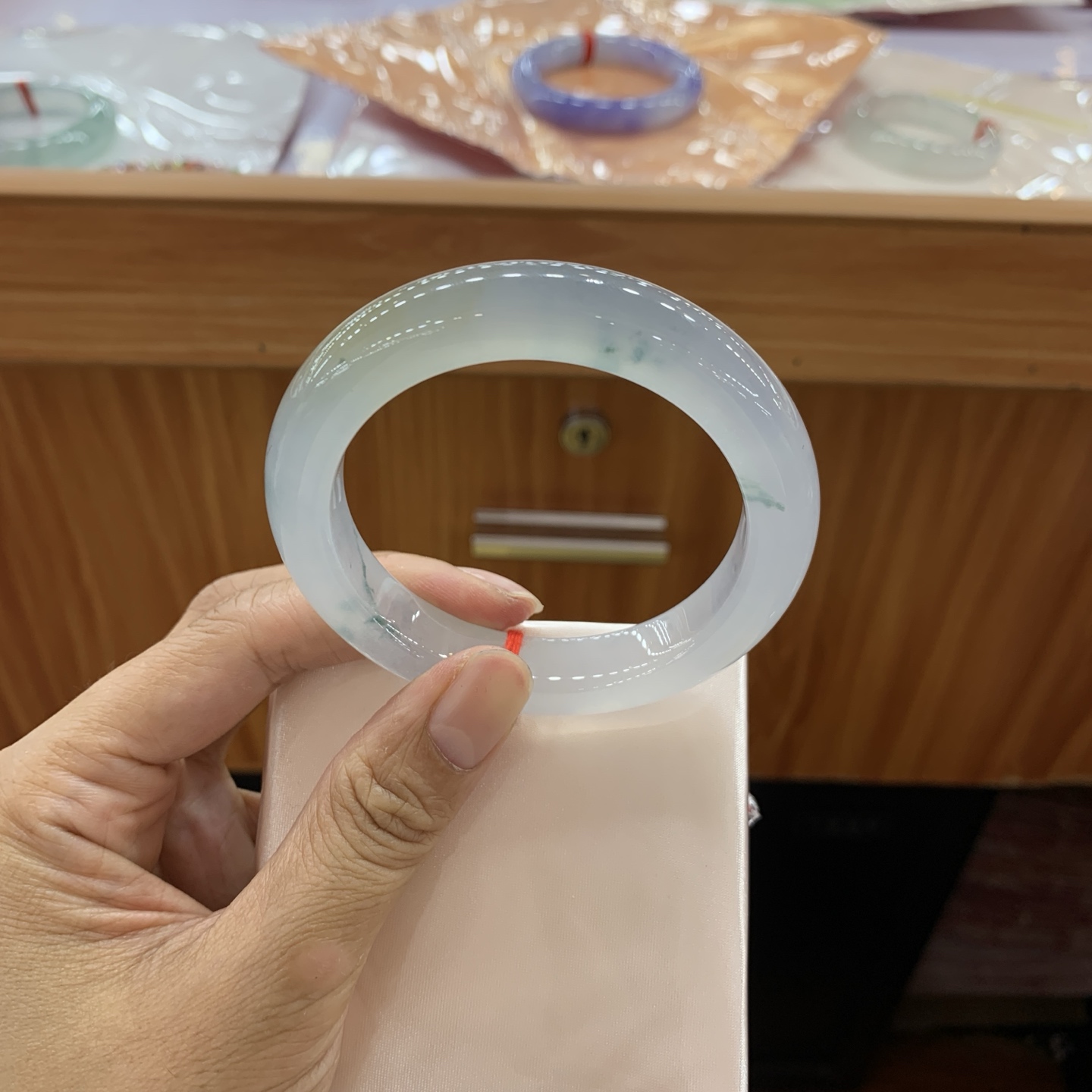 051327WJ 黄翡飘花正圈翡翠手镯 55-11.5-9.4