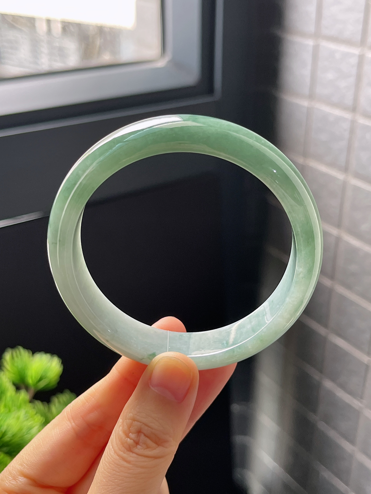 正圈57.6圈口，翡翠糯化种绿色手镯