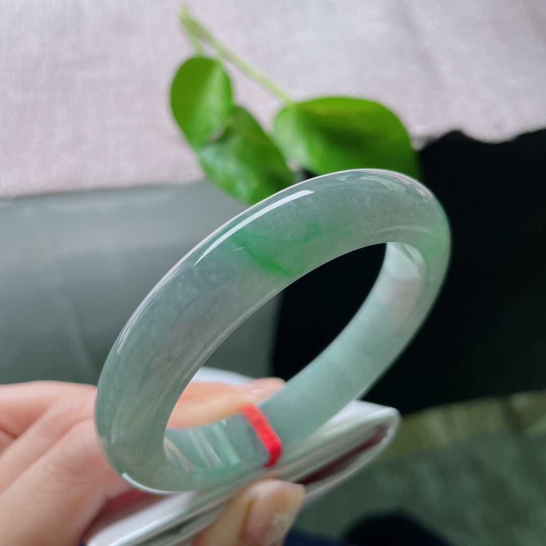 58.6/12.5/8.6，油青正圈，一抹飘翠点缀，油润细腻，种老，沉稳贵气，无裂，ss52112a