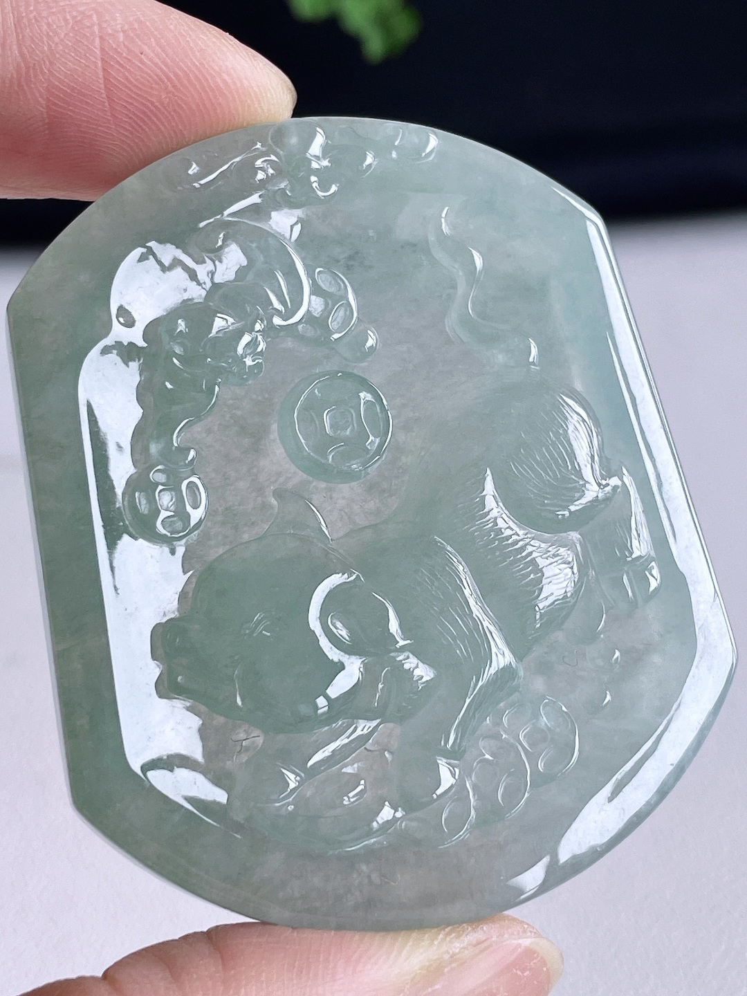 糯冰晴水生肖猪牌吊坠 缅料 无裂 性比高 尺寸53.5-45-5.8 30克