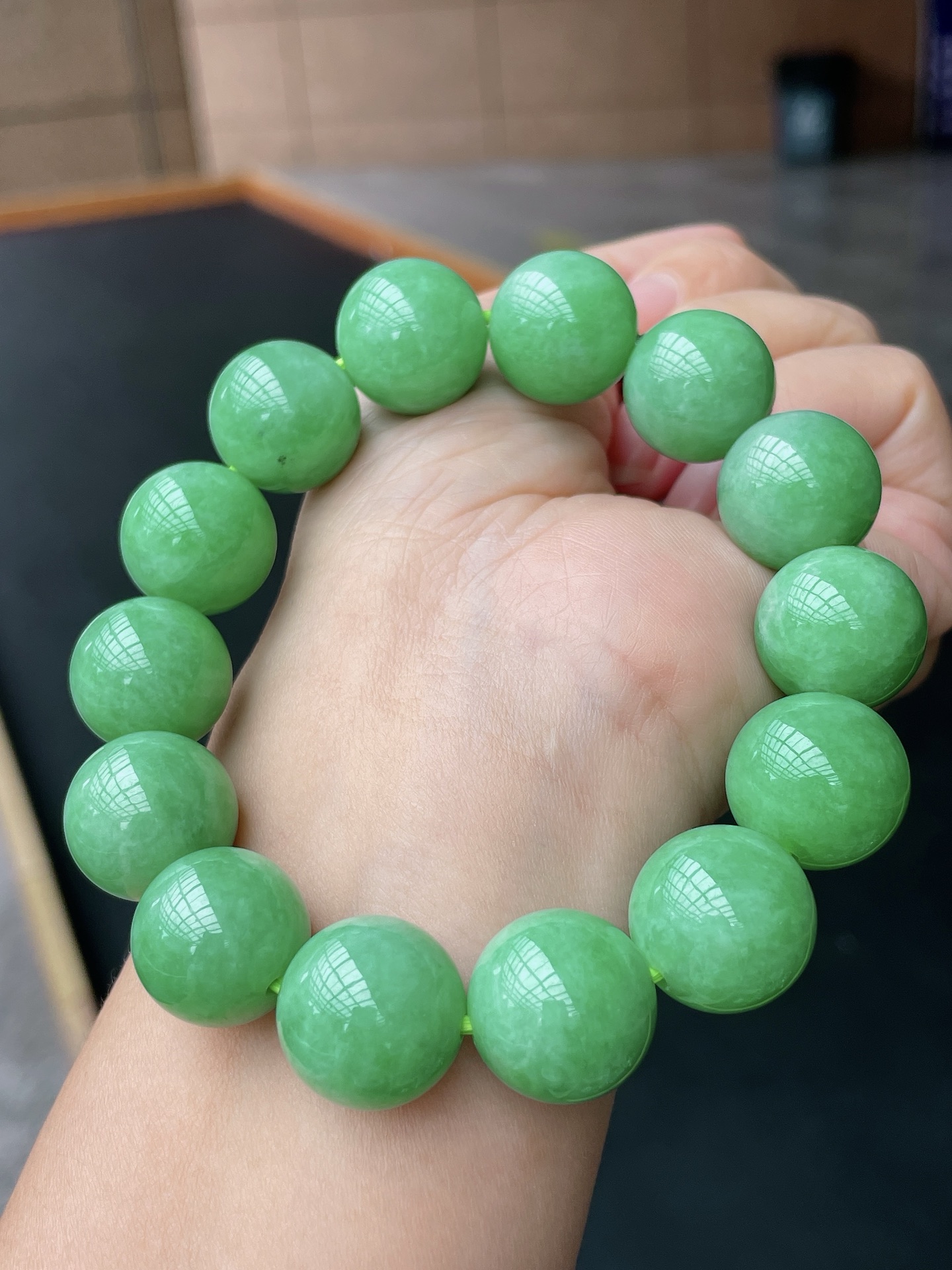 ️ 满绿大手串 色阳色浓，个大饱满 尺寸：16.3