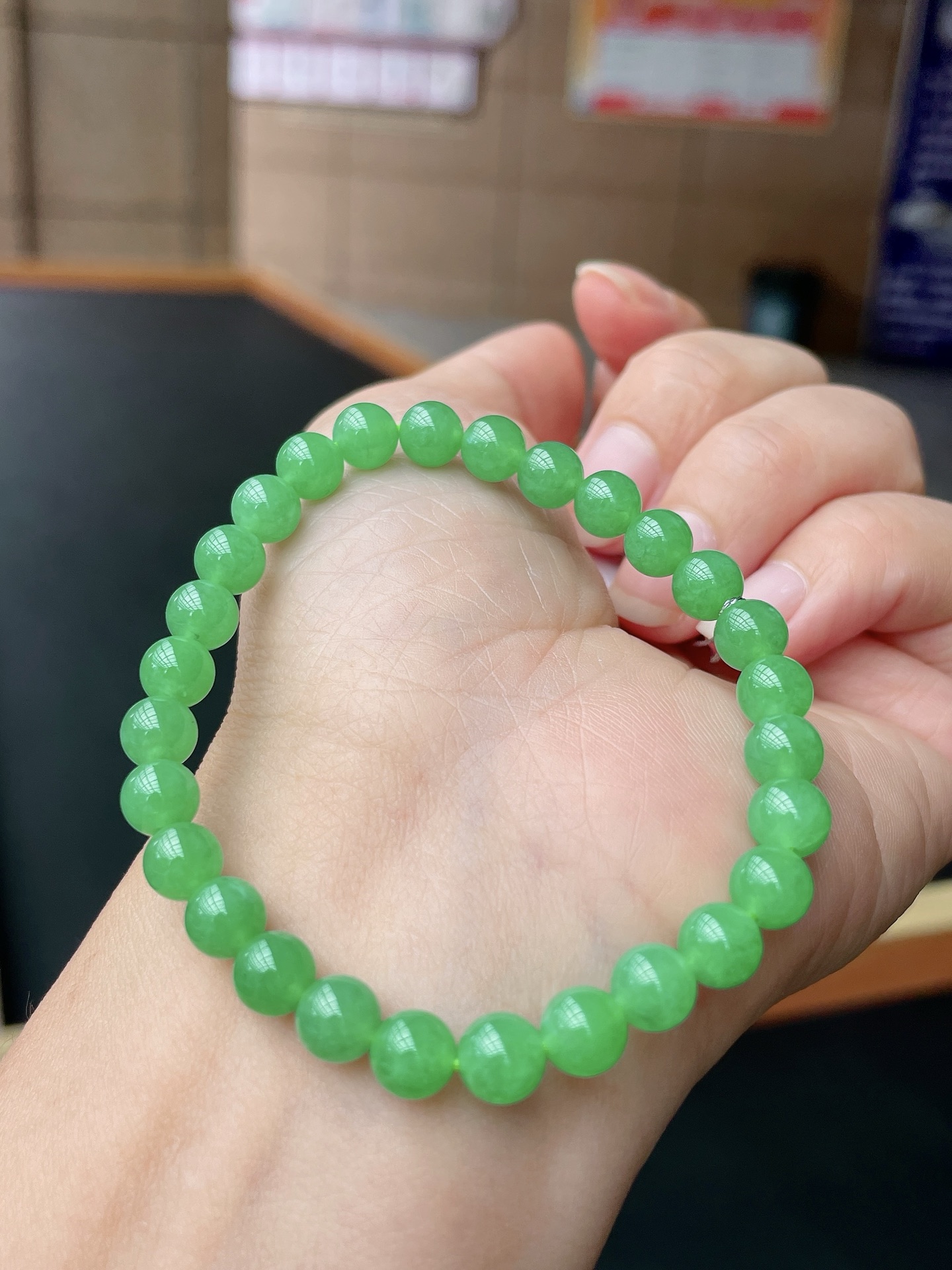 ️ 冰种阳绿手串 色泽鲜艳，油润起胶 尺寸：6.4