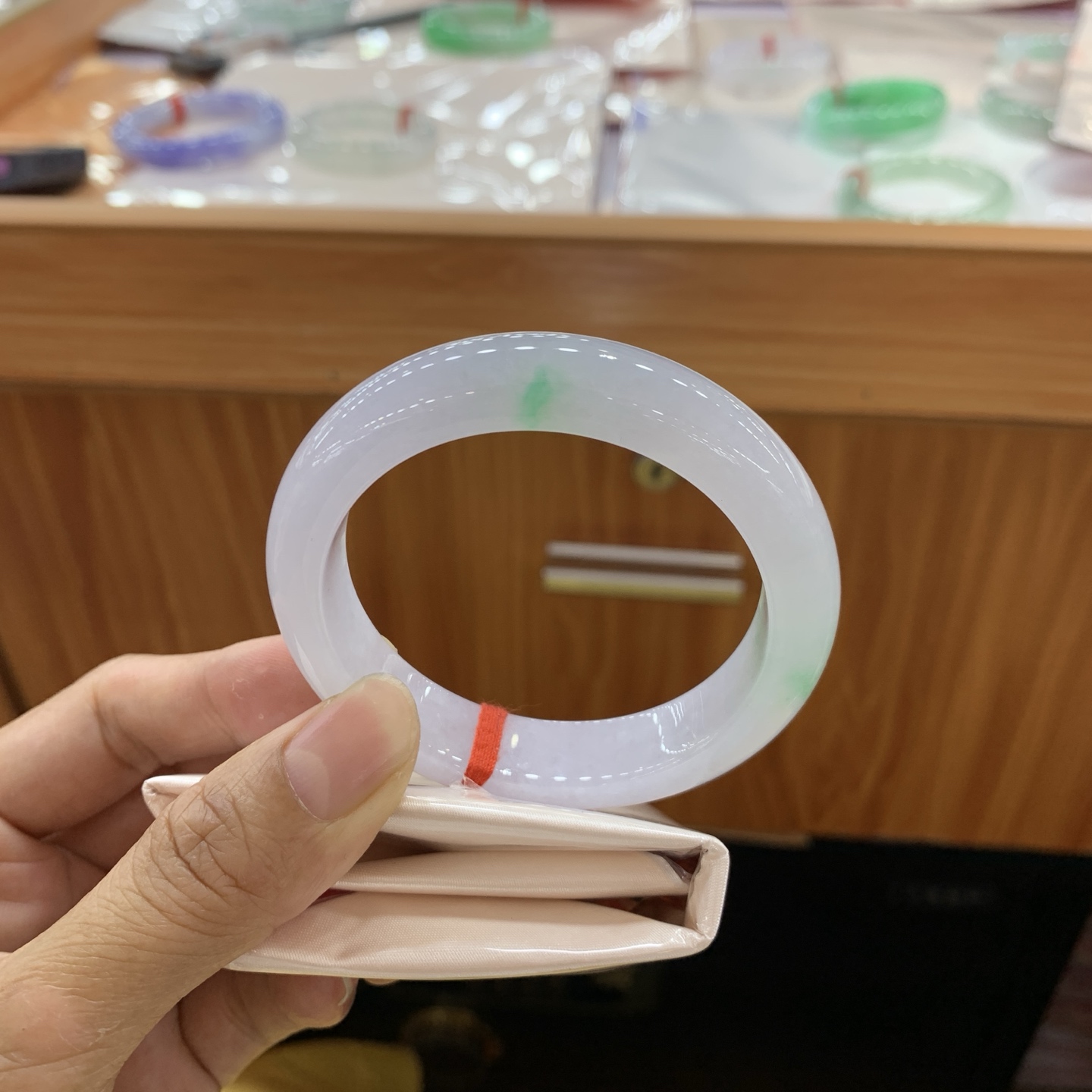 飘绿正圈翡翠手镯 52.8-12-8.4